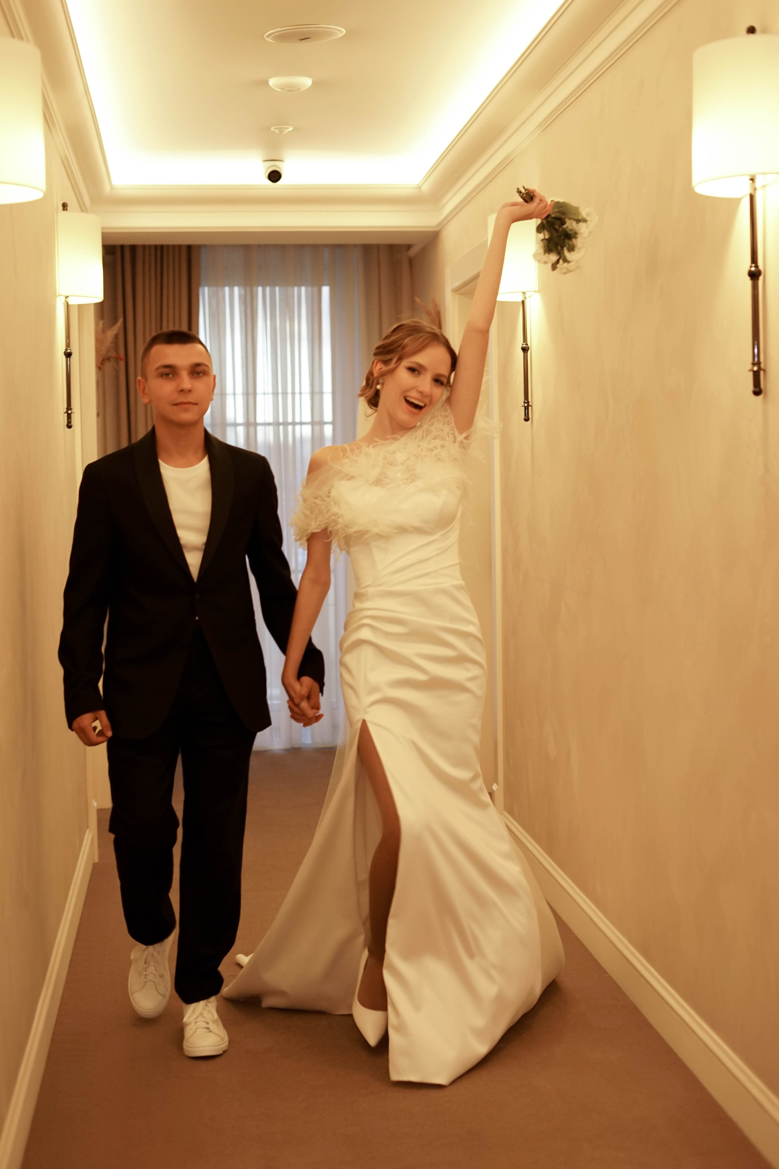 Катя и Олег: регистрация и свадебная съемка в отеле. Фотограф в Иркутске