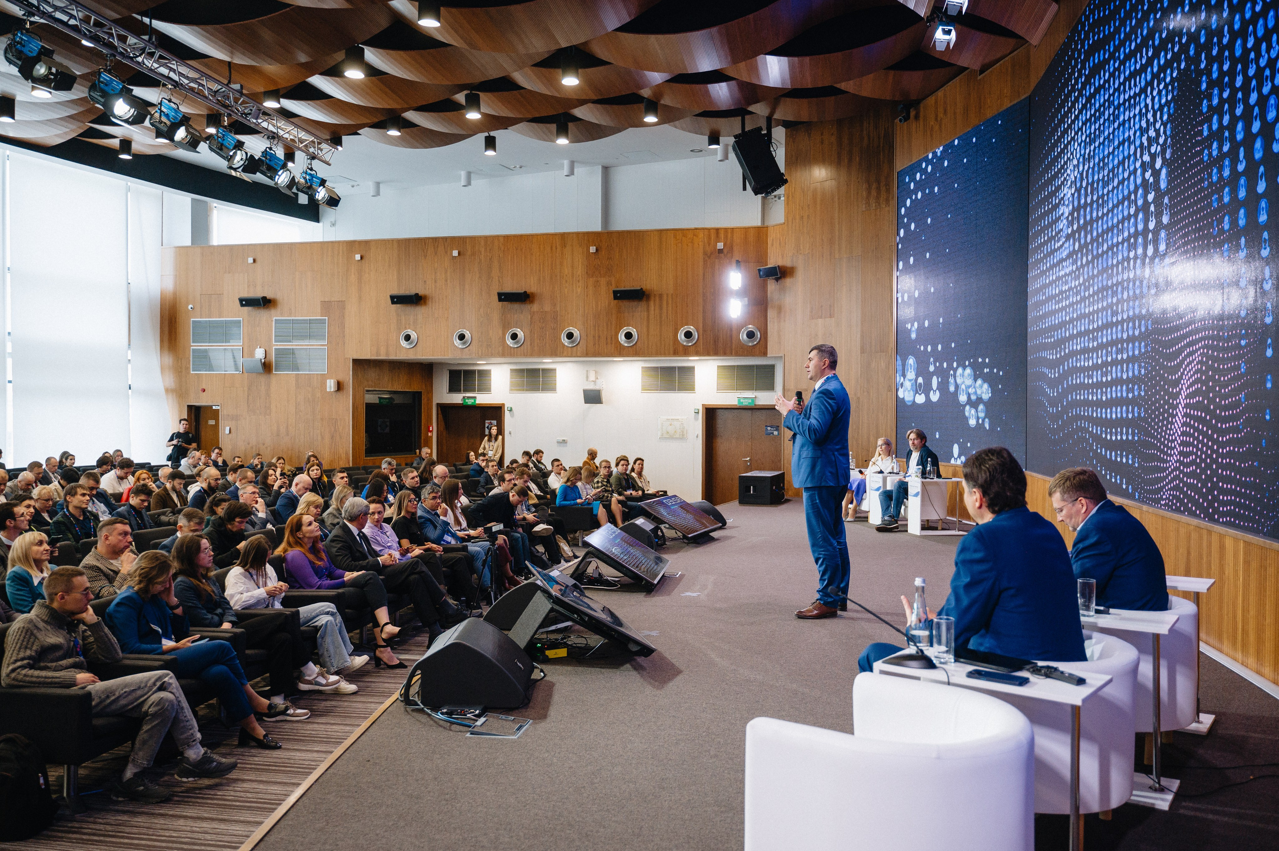 Digital Innopolis Days 2024 & Innopolis AI Conference. Свадебный и репортажный фотограф в Казани Айрат Хайриев