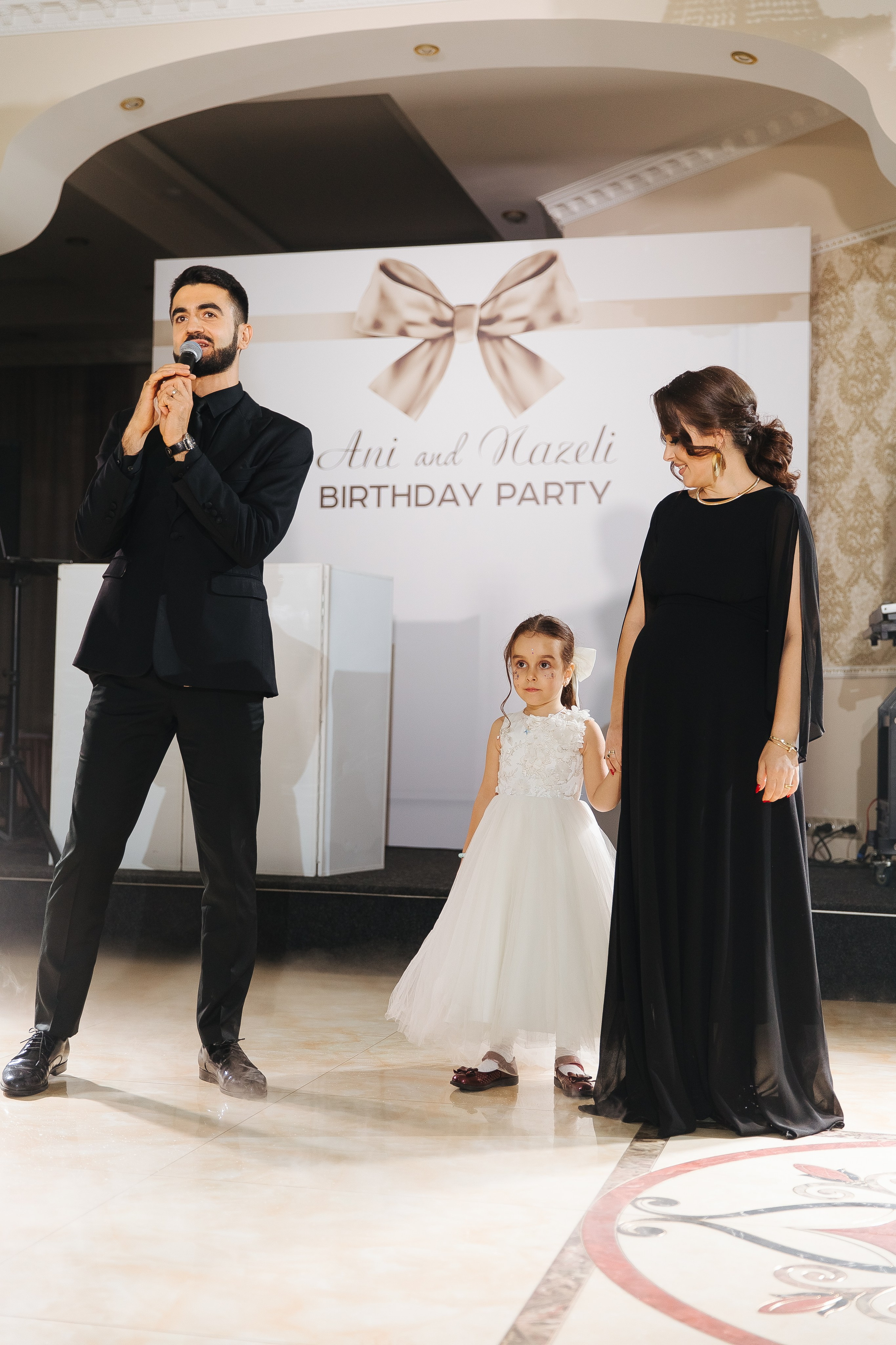 Ани и Назели. 35&5 День рождения, «Янтарь». Фотограф в Красноярске Надежда Воскресенская