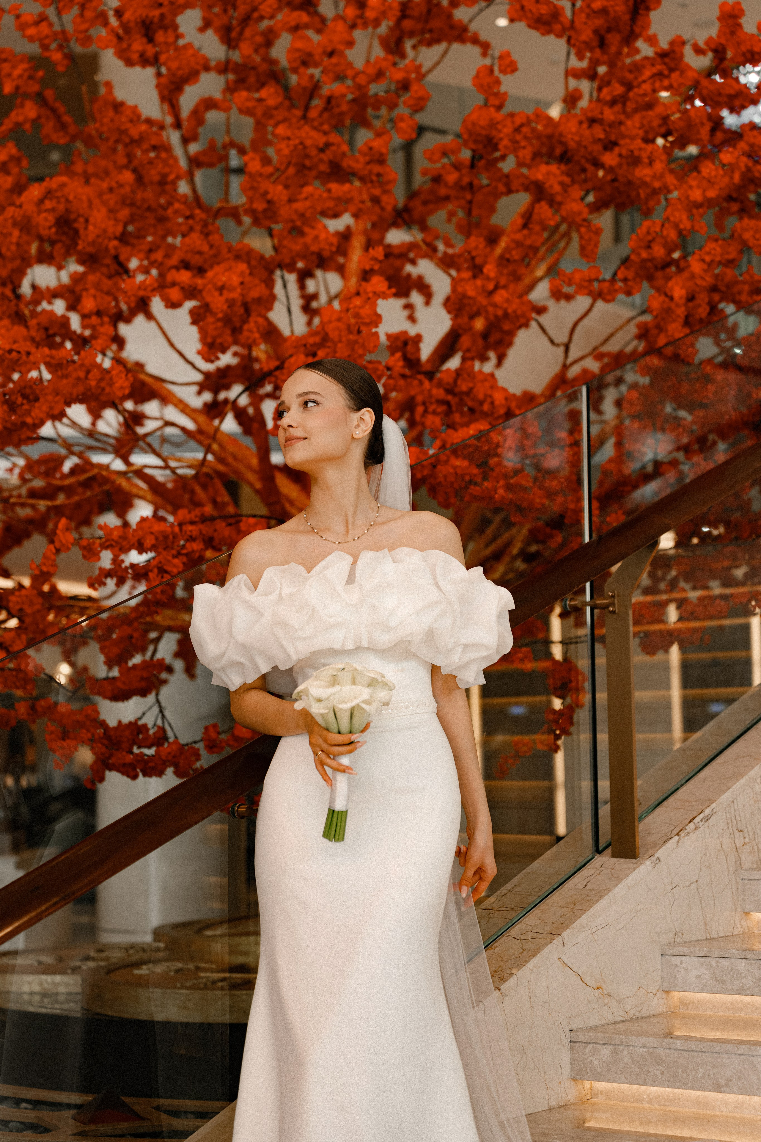 Свадебная фотосессия в Бутырском ЗАГС (Дворец Бракосочетания № 4) и прогулка в отеле Solux (Солюкс)