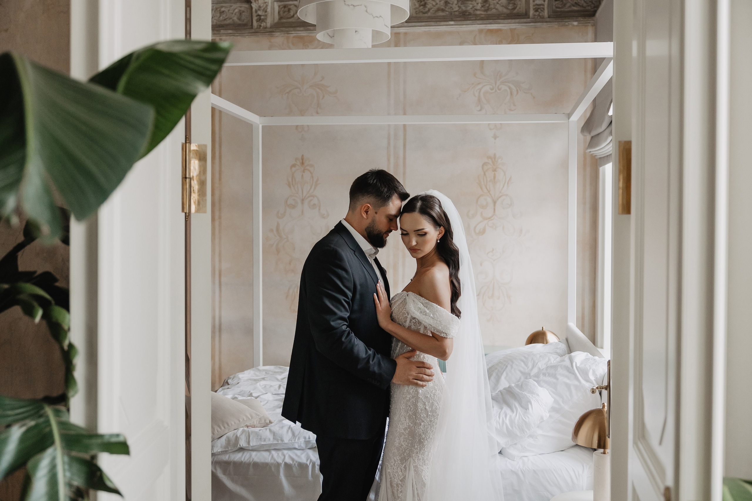 первая встреча жениха и невесты в отеле Twelve Reasons в Москве