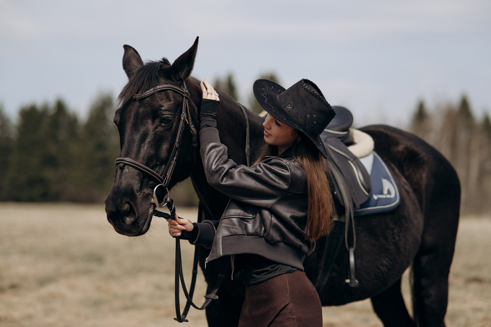 Фотосессия девушки с лошадью. Свадебный и репортажный фотограф в Ярославле Евгений Сальников