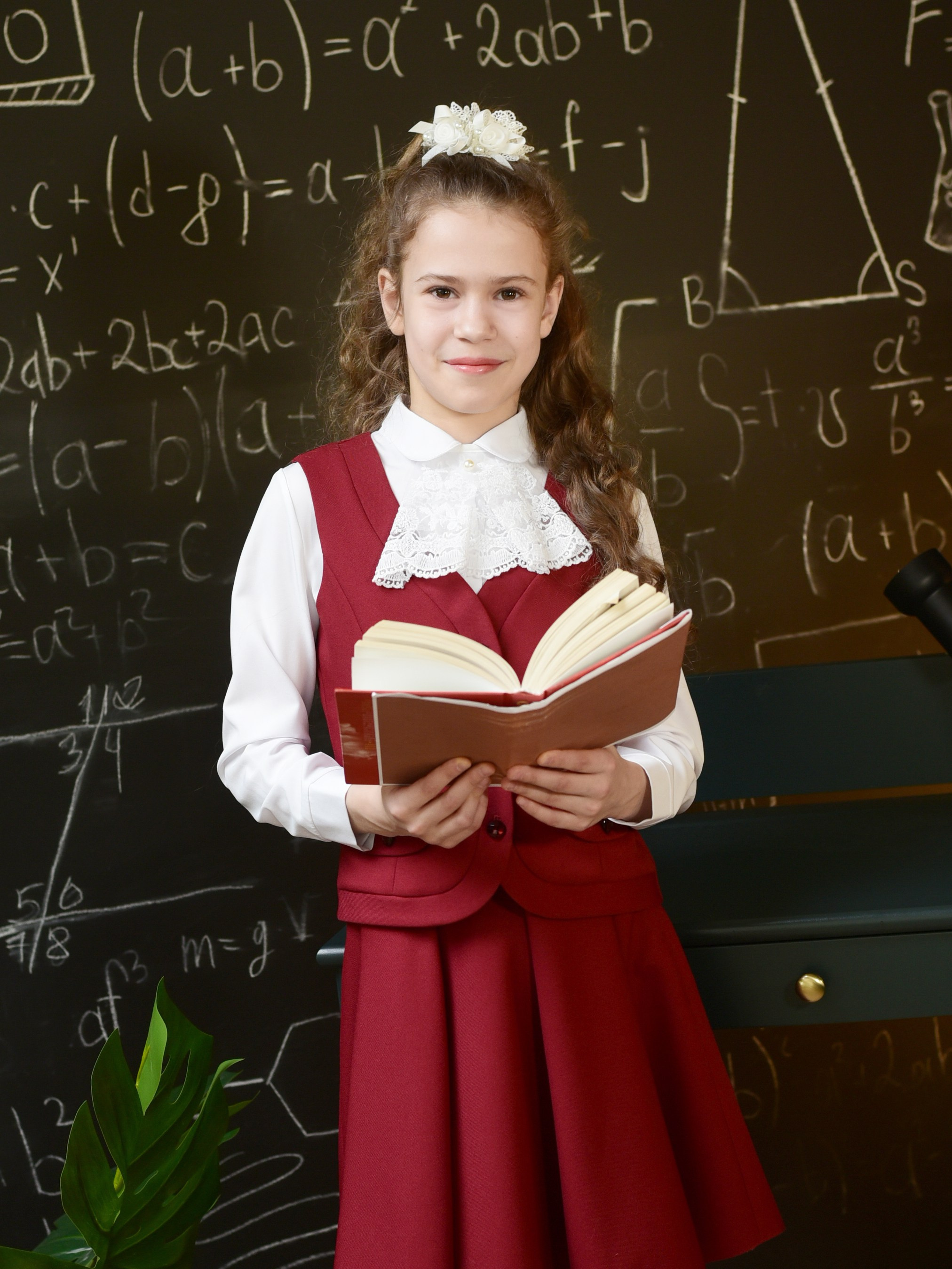 Выпускные альбомы для начальной школы печать на заказ. Выпускные альбомы в Тюмени для школ, садов, вузов спортивных секций