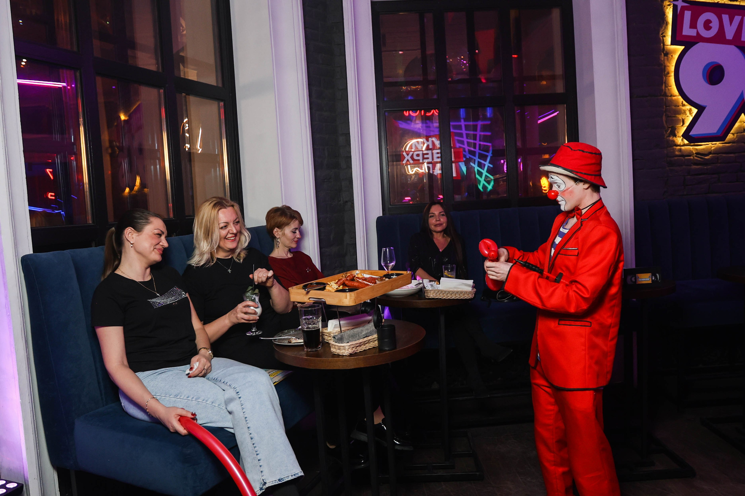 БАР РУКИ ВВЕРХ