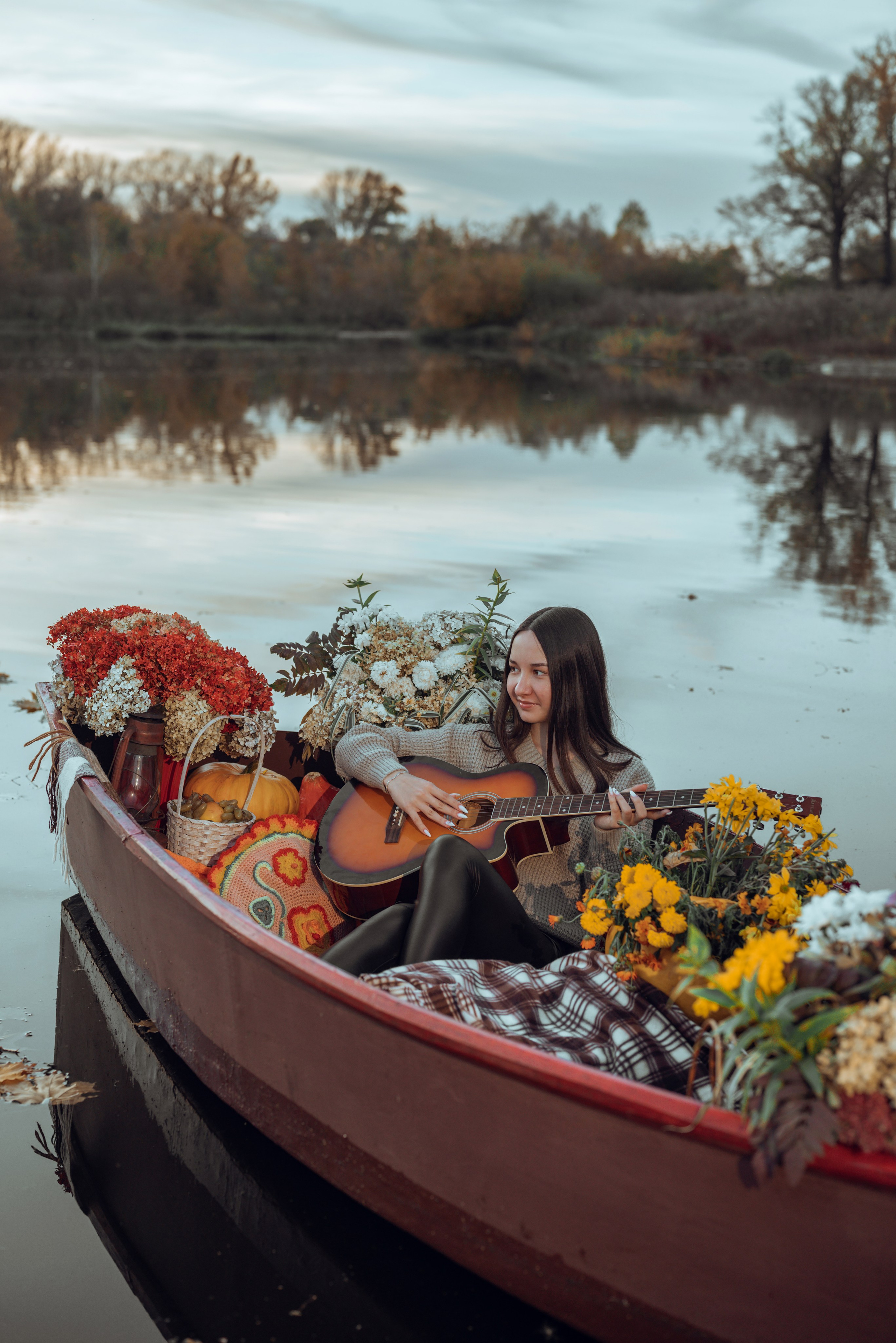Фотопроект с осенней лодкой. Фотограф в городе Салават