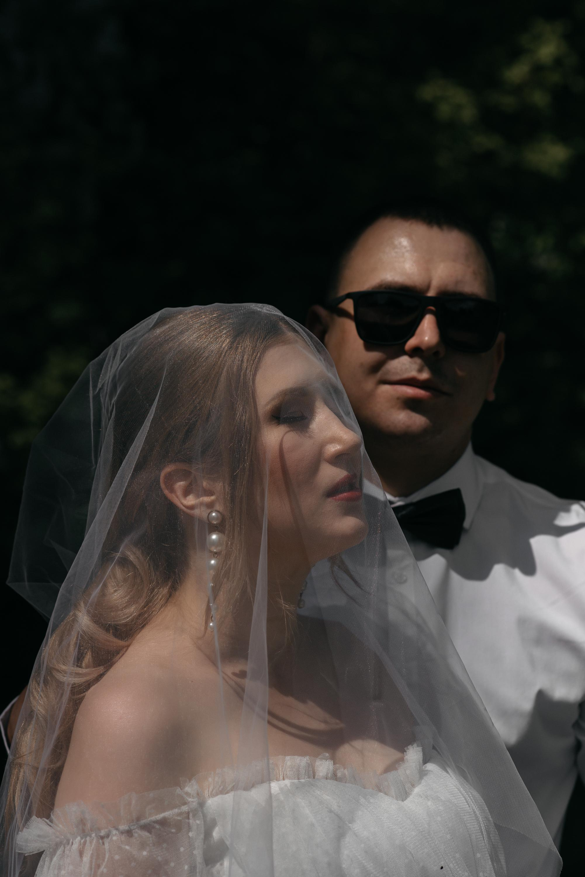 Свадебная прогулка в цветущих яблонях. Свадебный фотограф Ижевск Петр Шишков