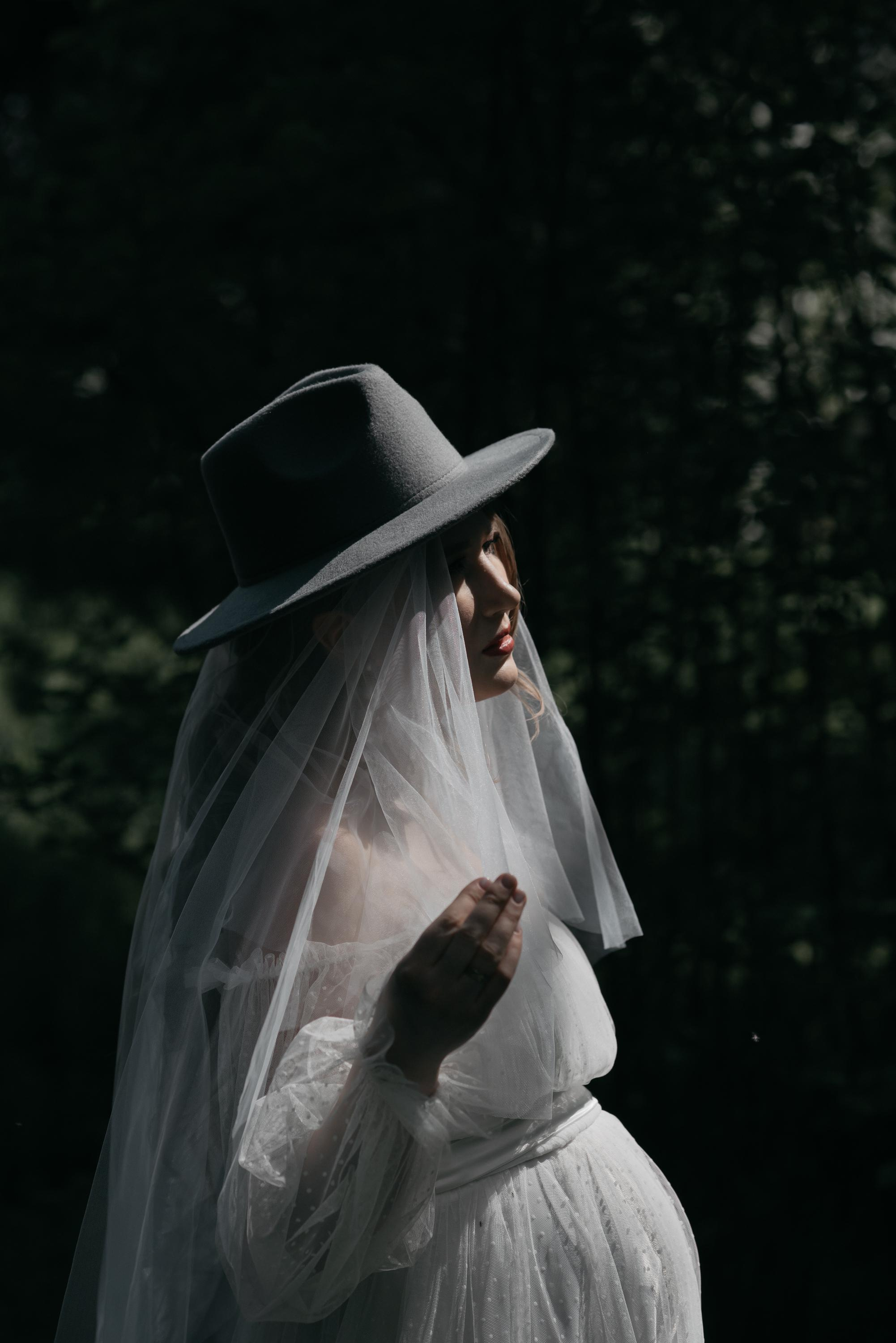 Свадебная прогулка в цветущих яблонях. Свадебный фотограф Ижевск Петр Шишков