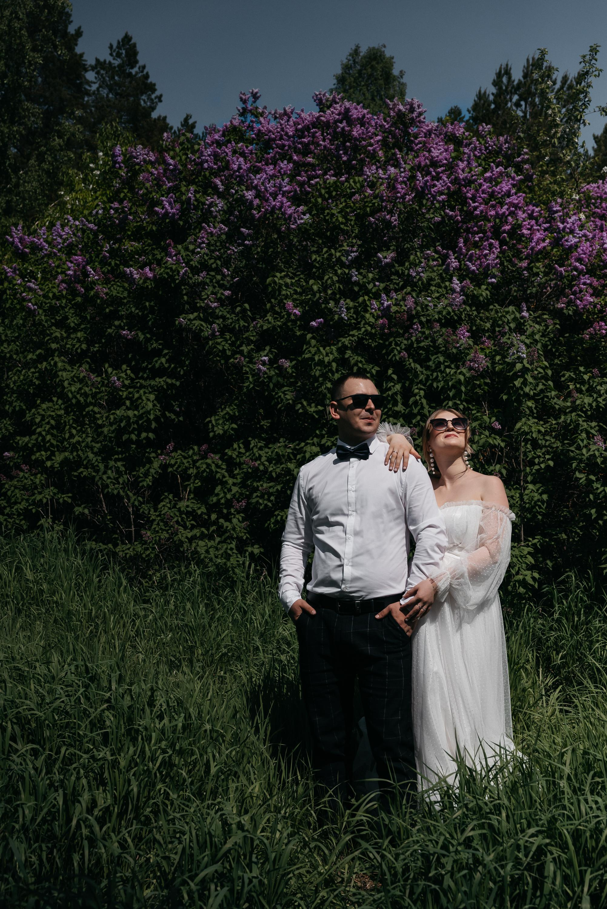 Свадебная прогулка в цветущих яблонях. Свадебный фотограф Ижевск Петр Шишков