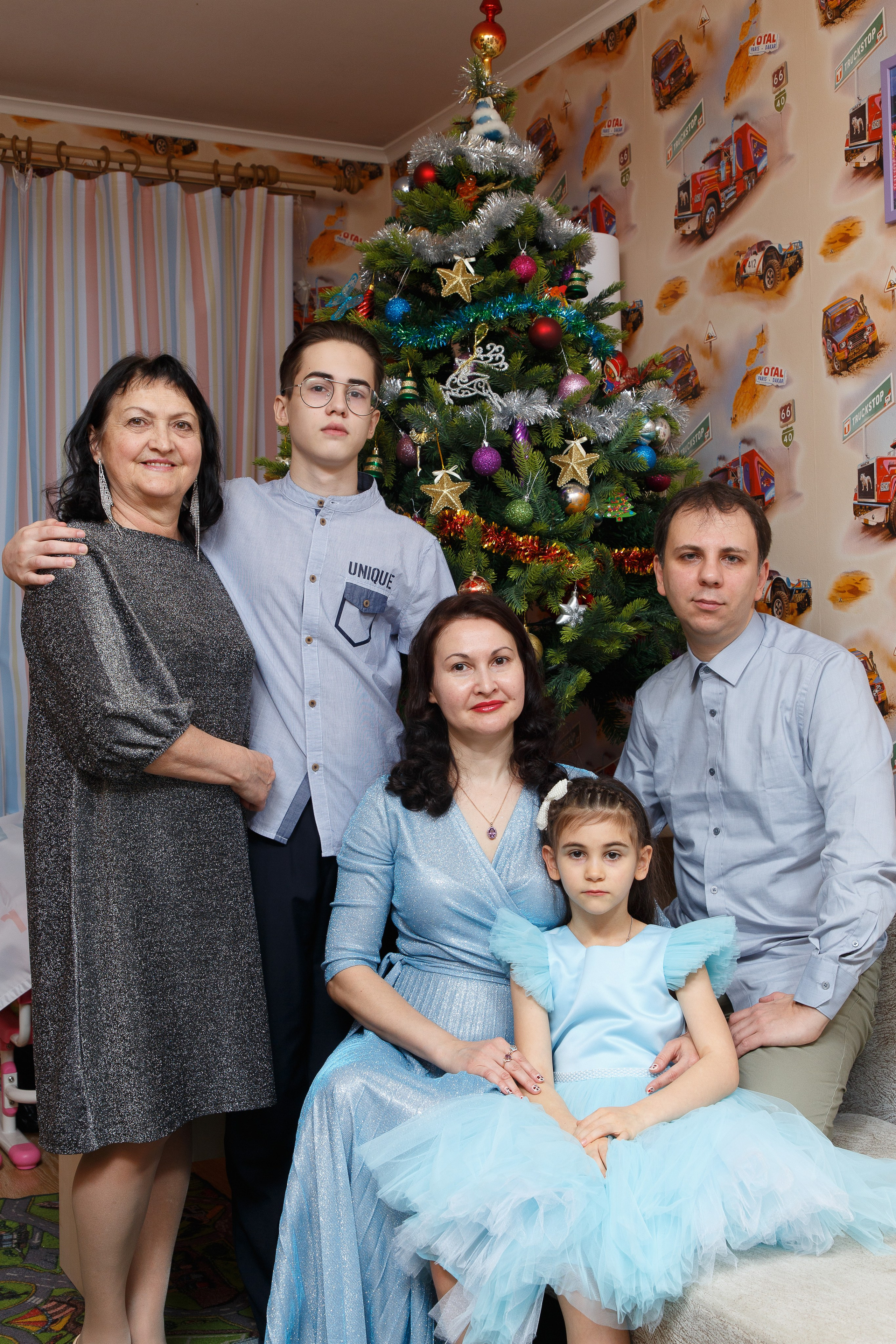 Юля Сергей Настя Олег и Серёжка ч.2. Школьные выпускные альбомы в Москве Марина Николаева