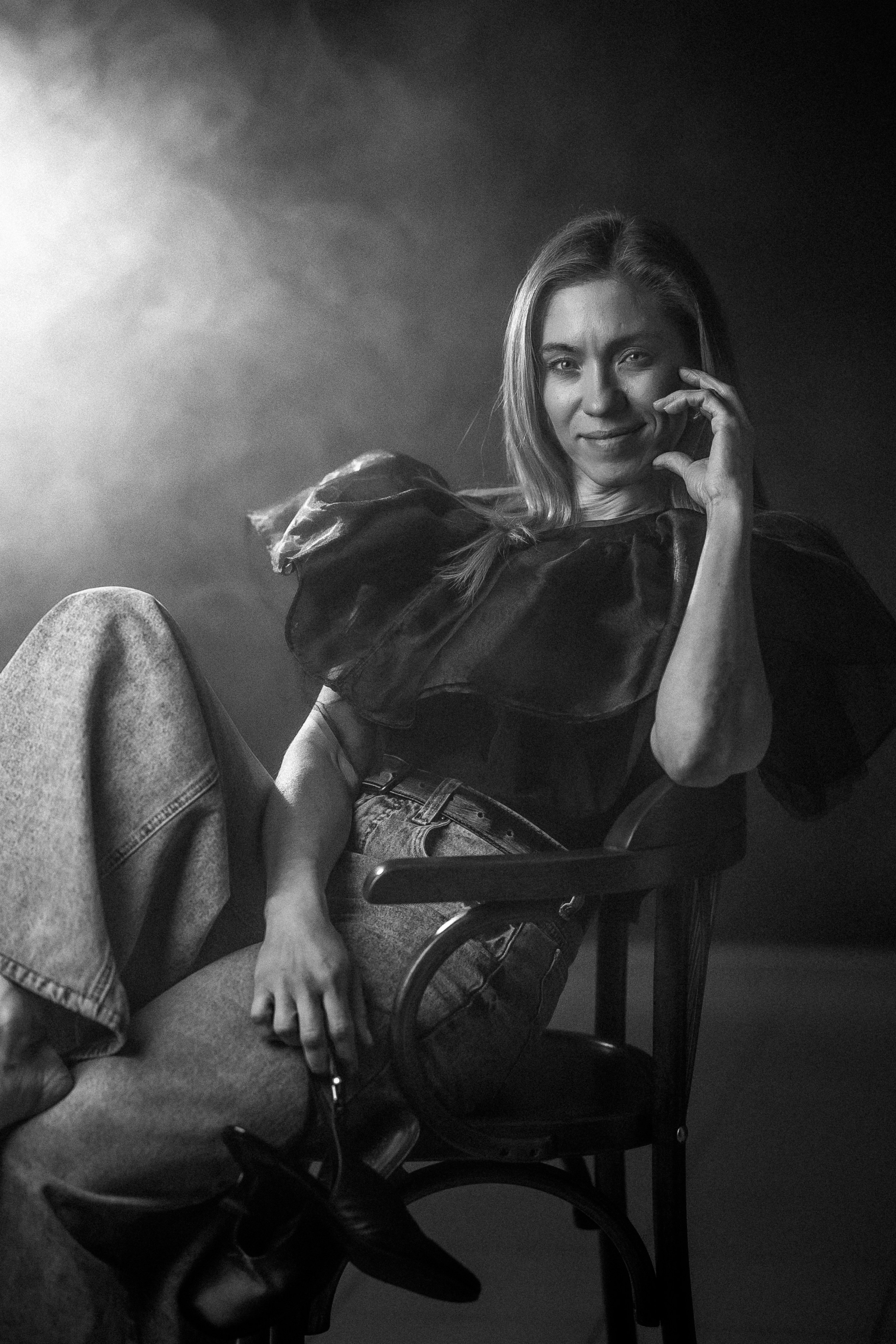 Цветной свет и дым. Альбина. Фотограф Елена Бабушкина