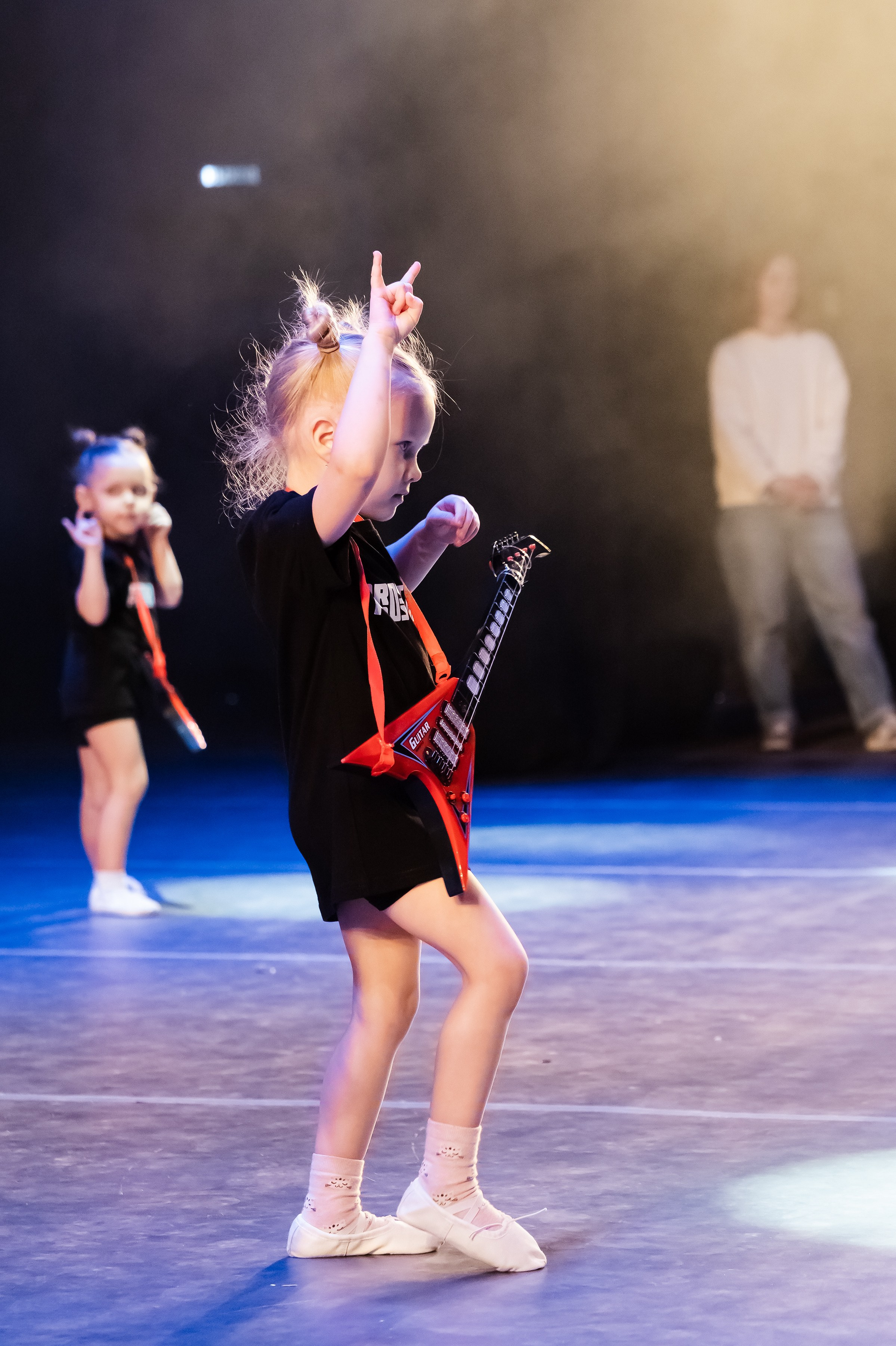 Концерт «Пространные танцы». Репортажный, семейный и детский фотограф в Пензе и Заречном Арина Ермилова. Картины барельеф на заказ