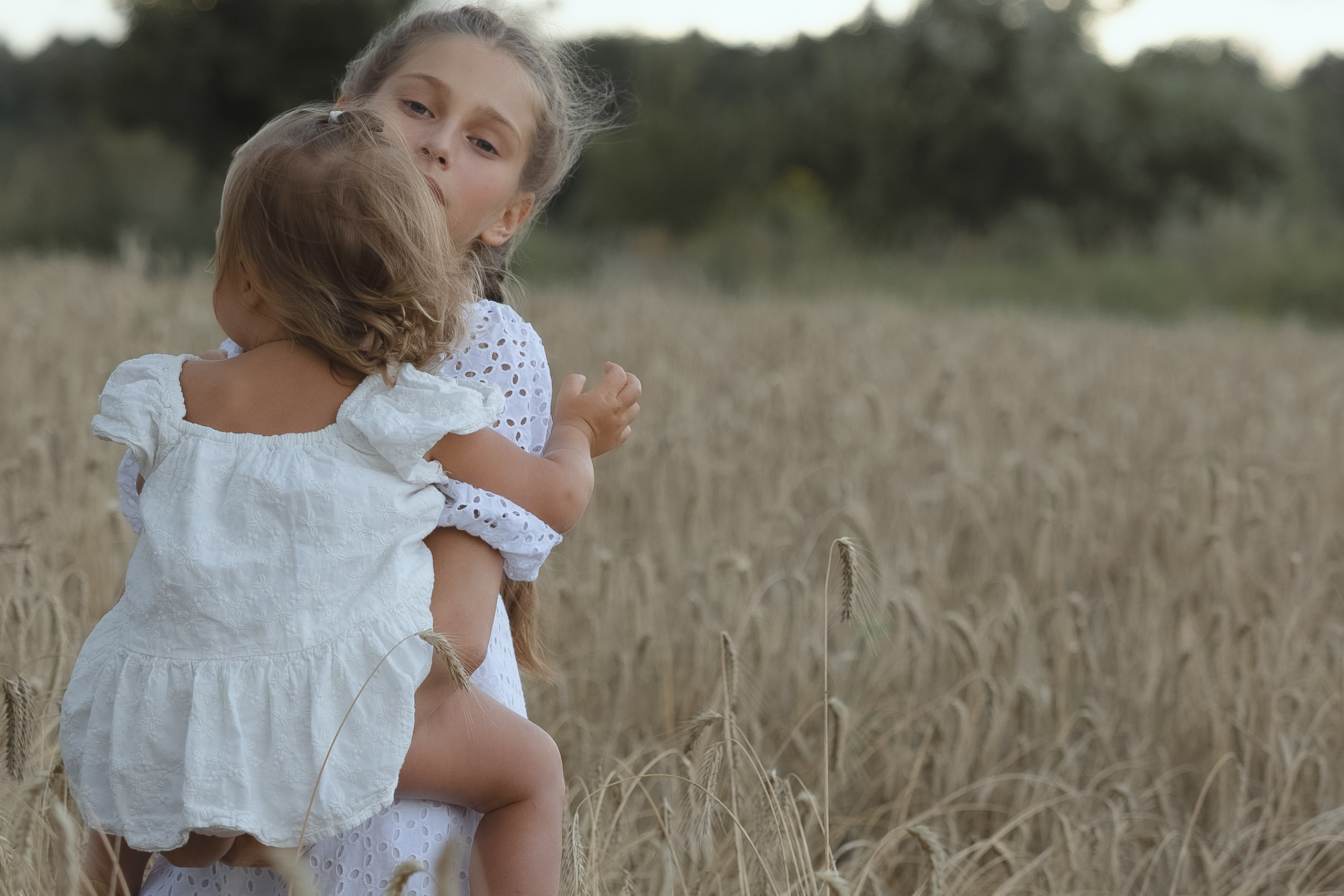 Девочки в поле. Семейный фотограф в городе Тула Любовь Сабирова