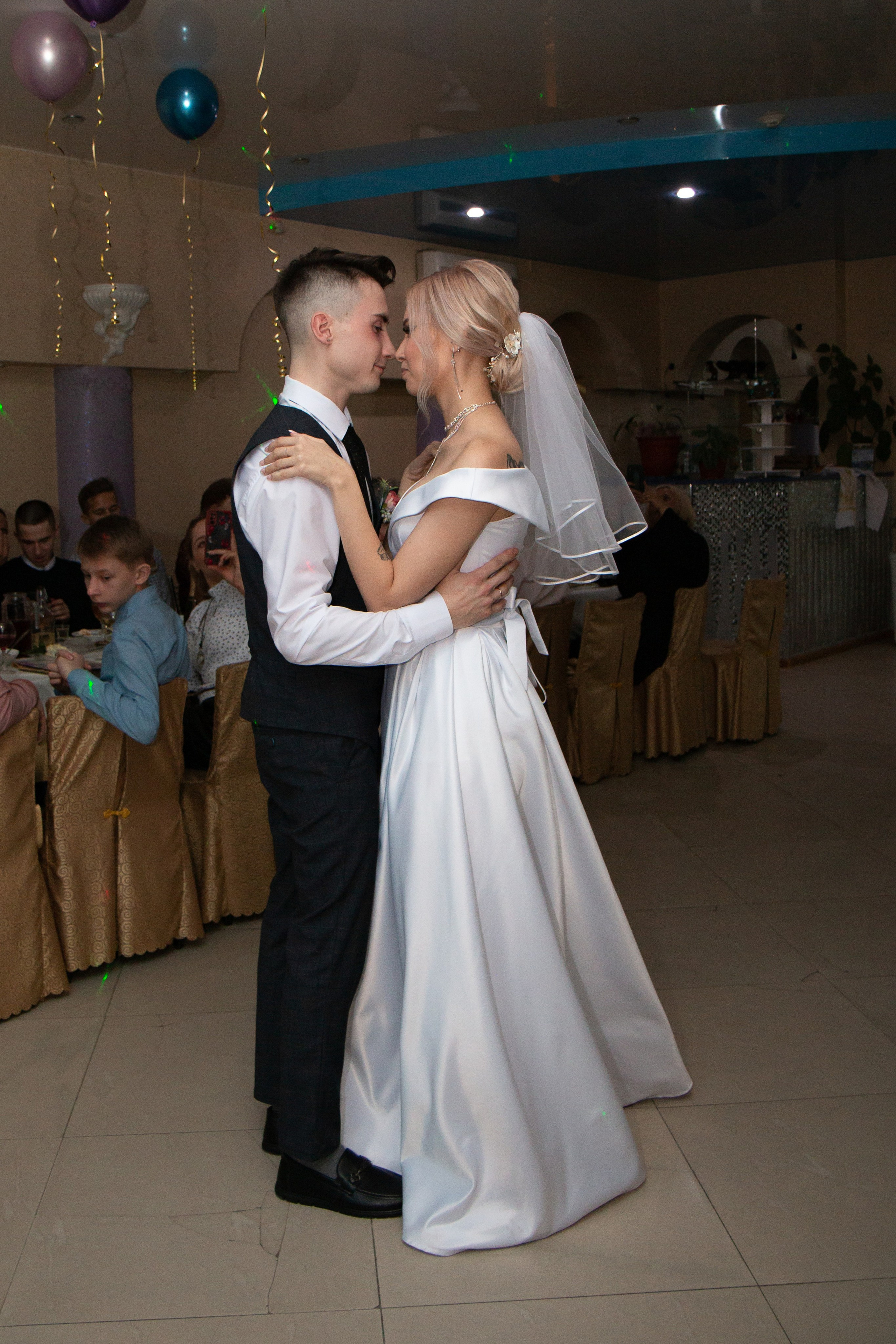 Свадебная фотосессия в Шелехове. Фотограф в Шелехове, лучшие выпускные альбомы в Шелехове