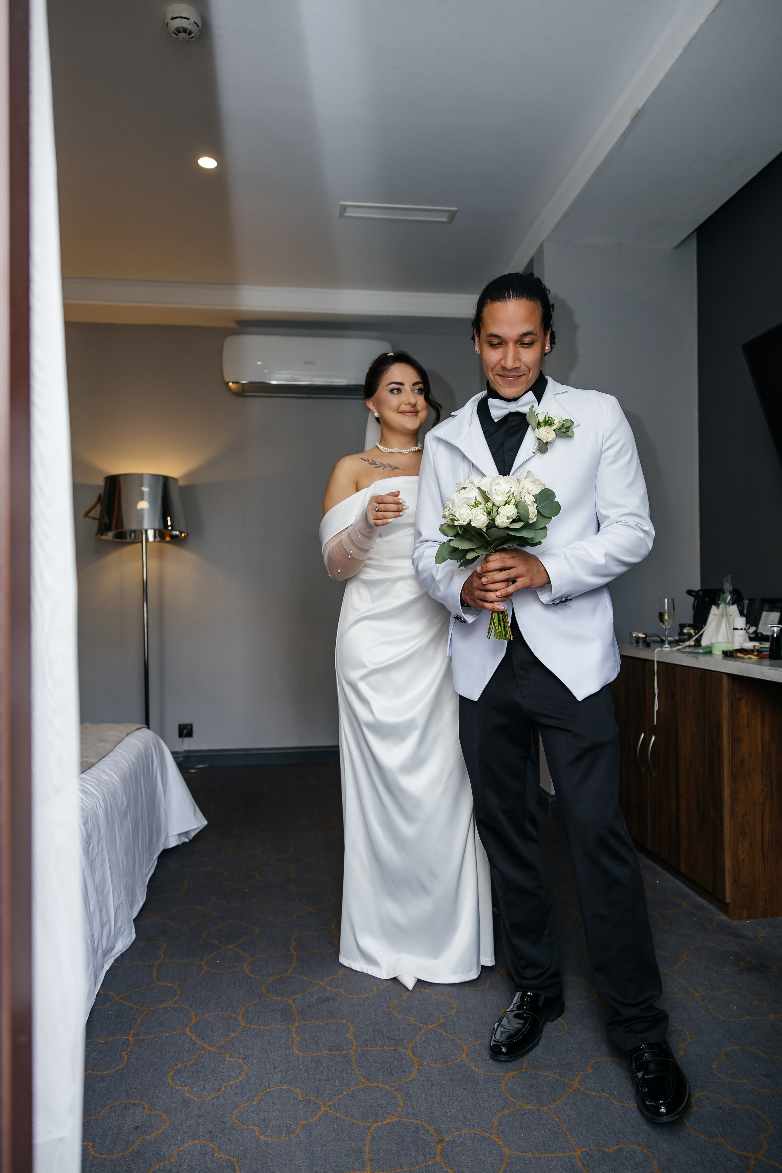 Сборы, прогулка, роспись. Фотограф, видеограф на свадьбу в Москве Никита Назаров