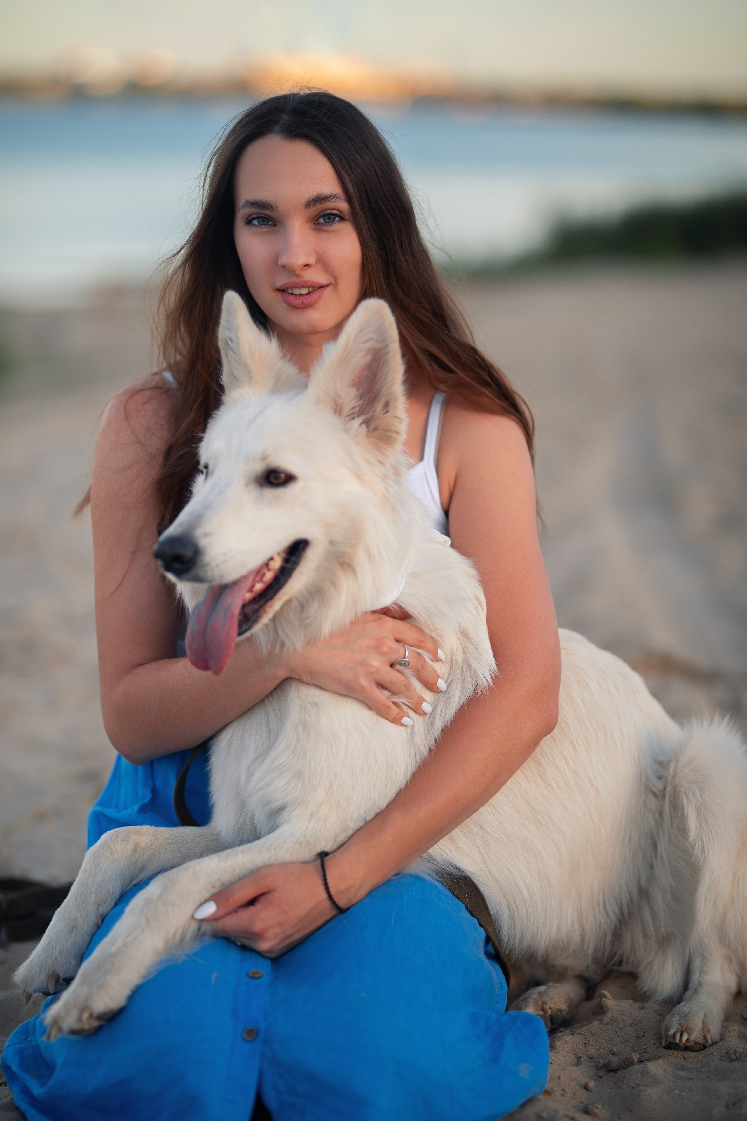 Фотосет с Натальей и собакой на берегу реки в формате для «себя»