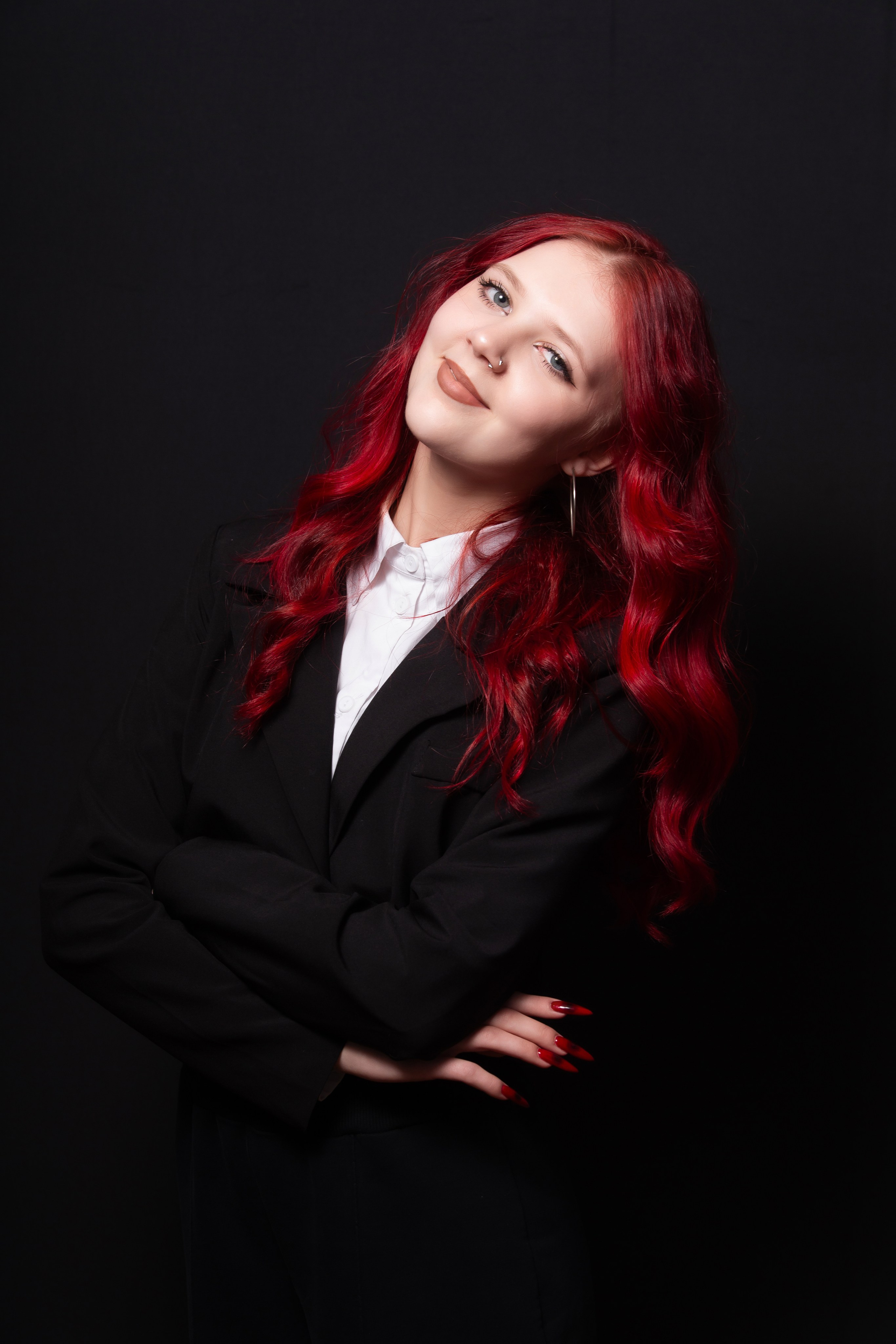 Портретная фотосессия для учеников 9 класса на чёрном фоне | Школьный фотограф Николай Богатырёв | Твой альбом / Твои правила. ТВОЙ АЛЬБОМ / ТВОИ ПРАВИЛА