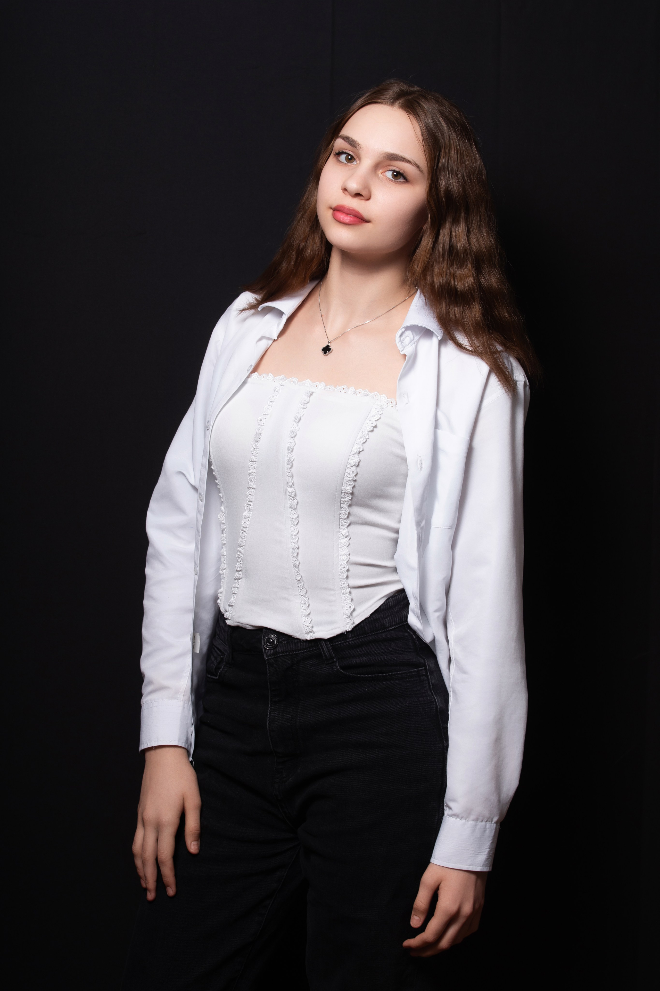 Портретная фотосессия для учеников 9 класса на чёрном фоне | Школьный фотограф Николай Богатырёв | Твой альбом / Твои правила. ТВОЙ АЛЬБОМ / ТВОИ ПРАВИЛА