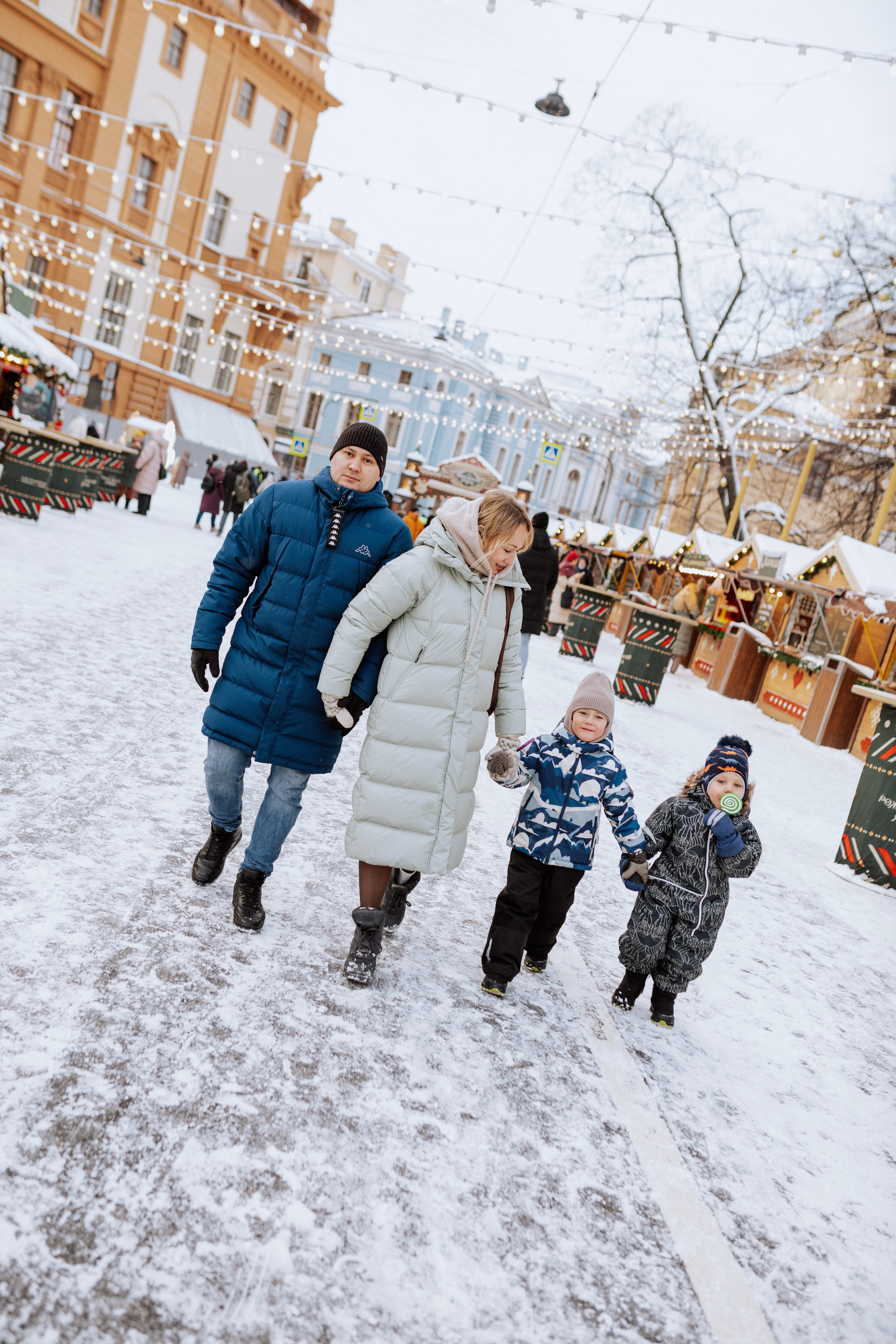 Семейная, Манежная площадь