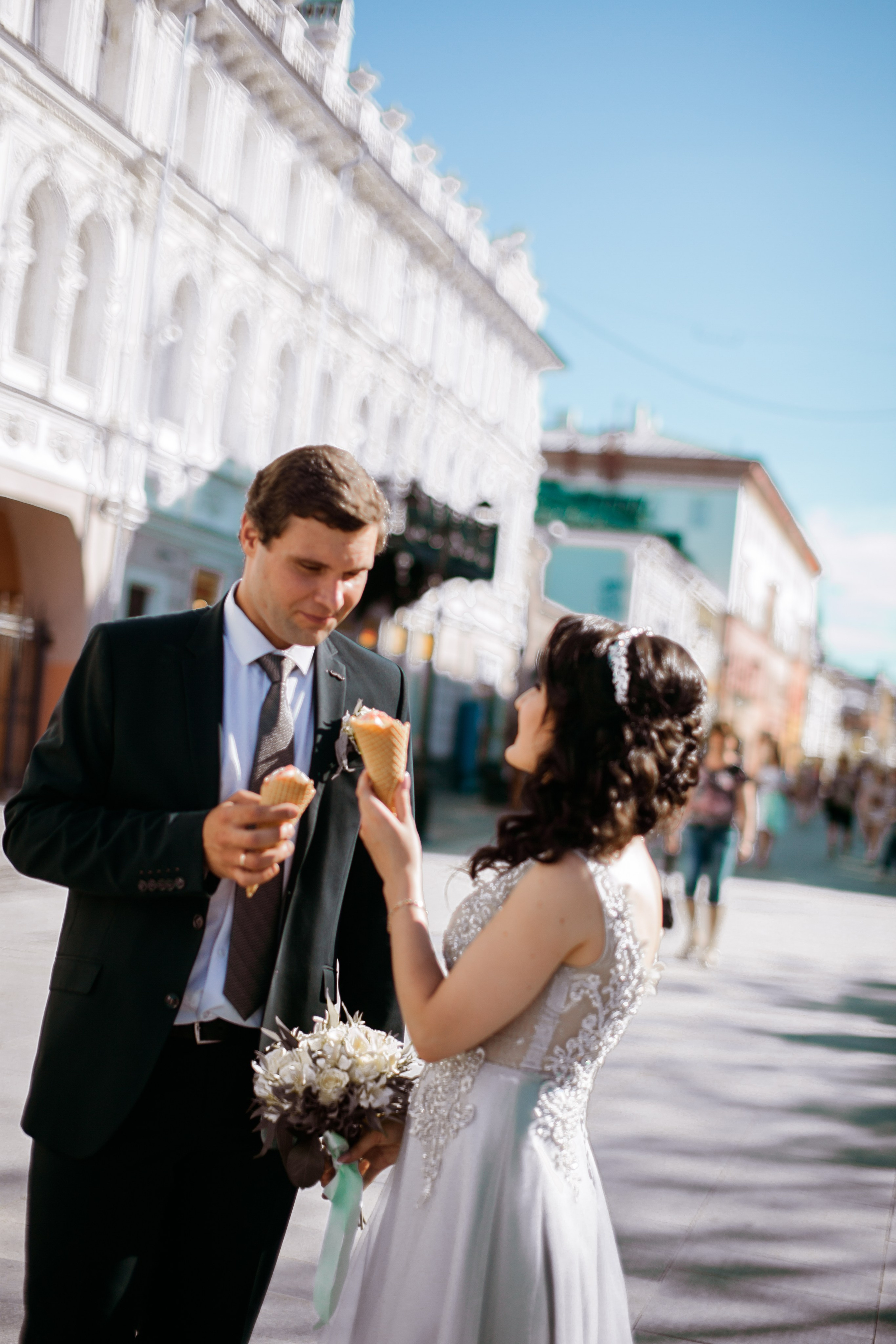 Свадебная фотосессия на улицах Нижнего Новгорода. Фотограф на крещение и венчание в Нижнем Новгороде.Свадебный Фотограф