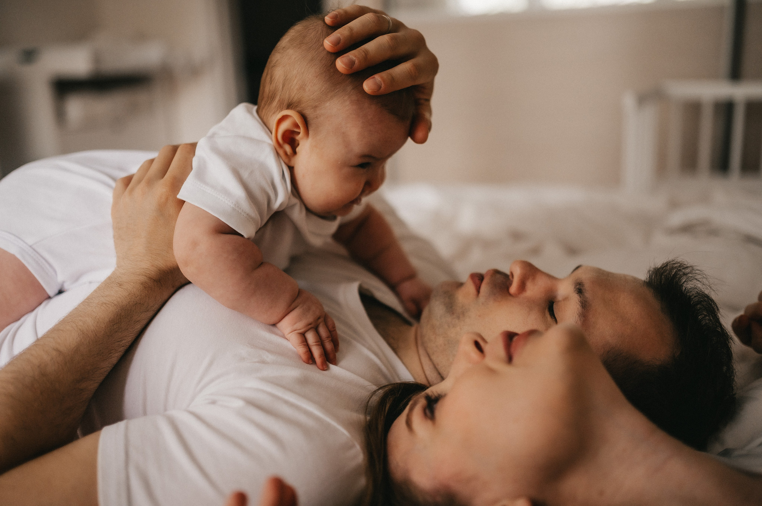 Сергей, Оксана и Алиса дома. Семейный и свадебный lifestyle-фотограф в Москве Мария Петрова