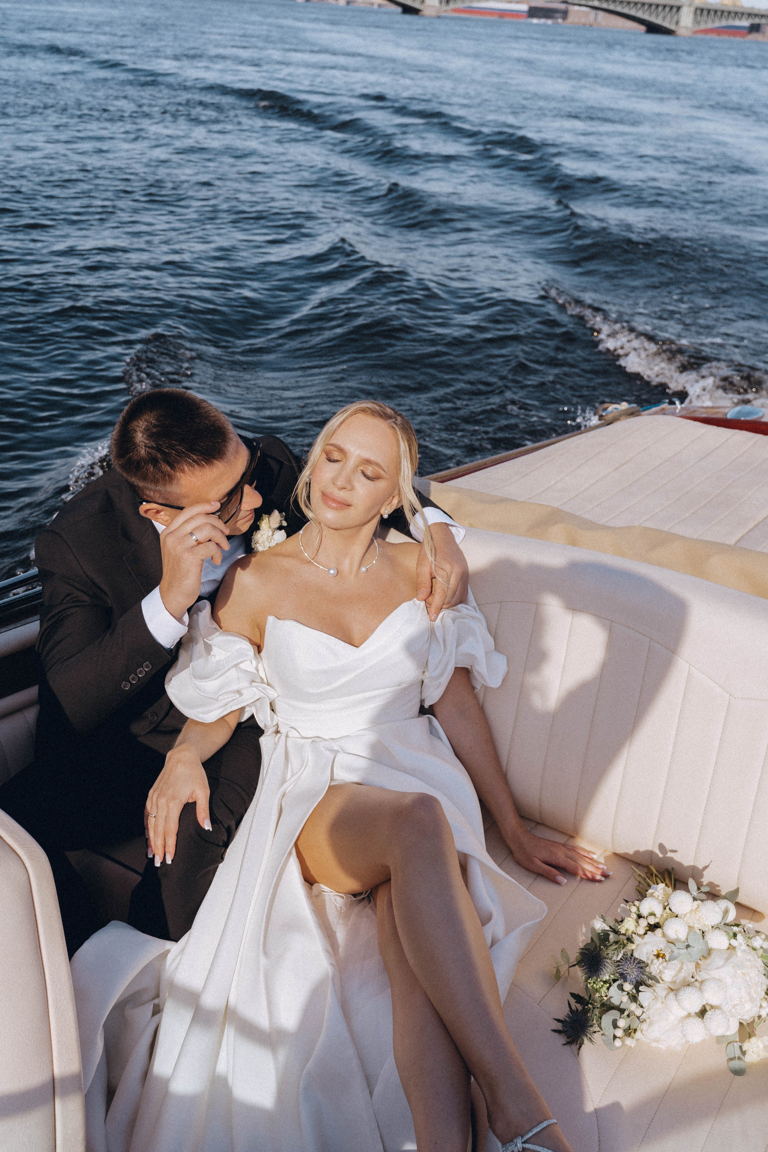 СВАДЕНБНАЯ СЬЕМКА НА КАТЕРЕ ПО КАНАЛАМ САНКТ-ПЕТЕРБУРГА И В АКВАТОРИИ НЕВЫ. Профессиональный фотограф, Санкт-Петербург — Виктория Богомолова