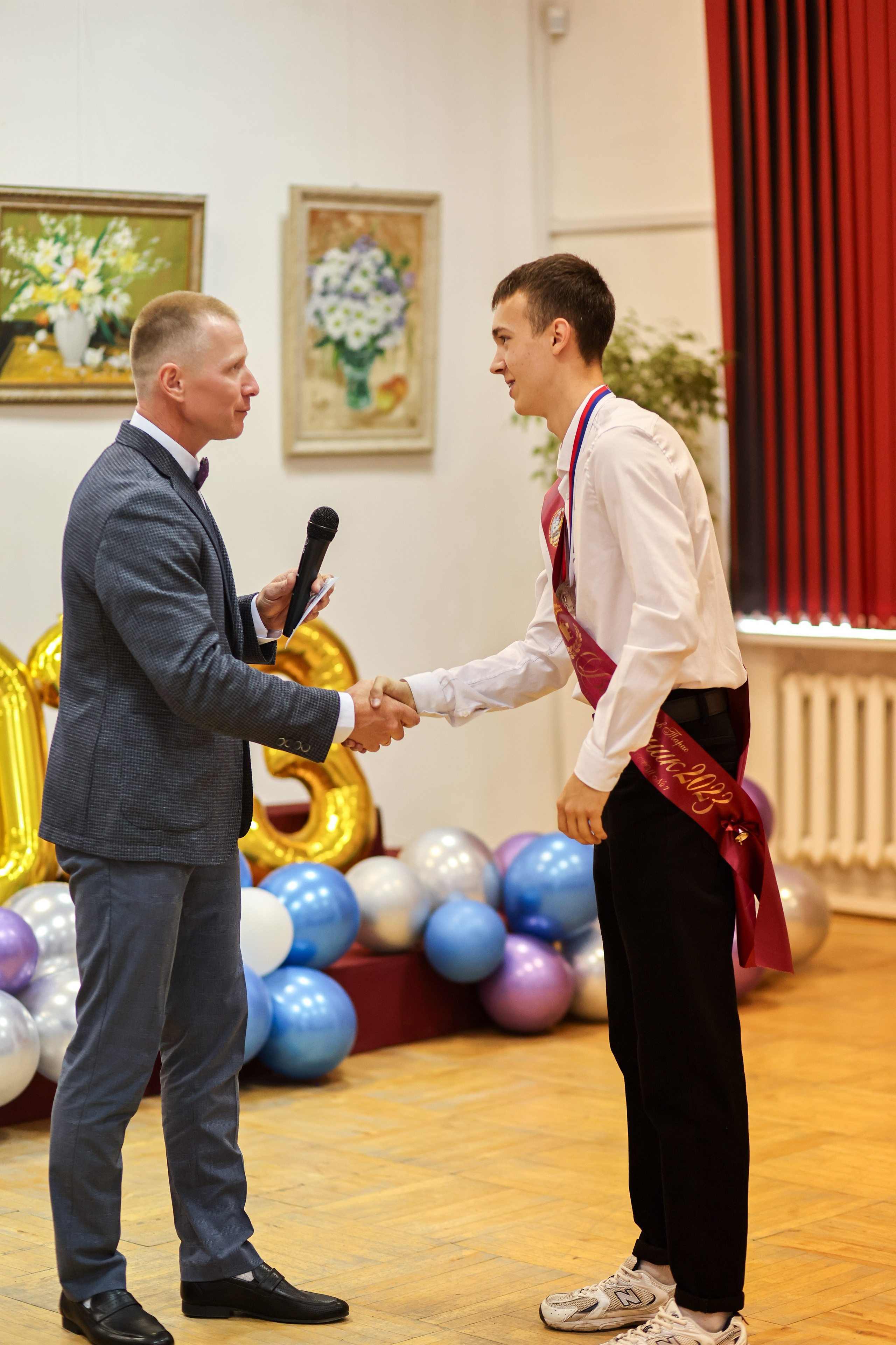 Вручение аттестатов. Школа № 7, выпускники 11 класса 2023 г. Студия выпускных альбомов Остров