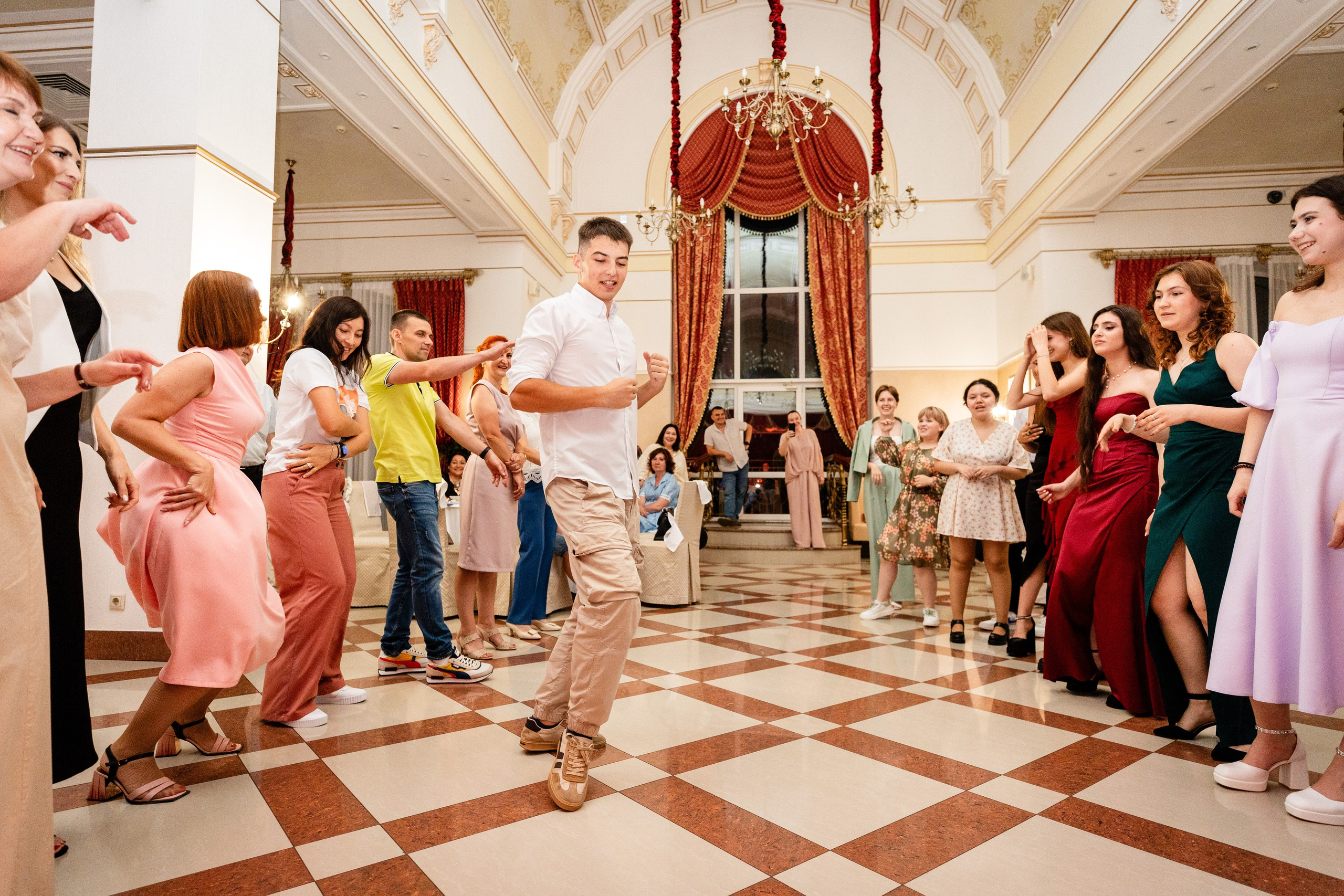 Школьный выпускной. Детский фотограф видеограф в Хабаровске Михаил Орлов