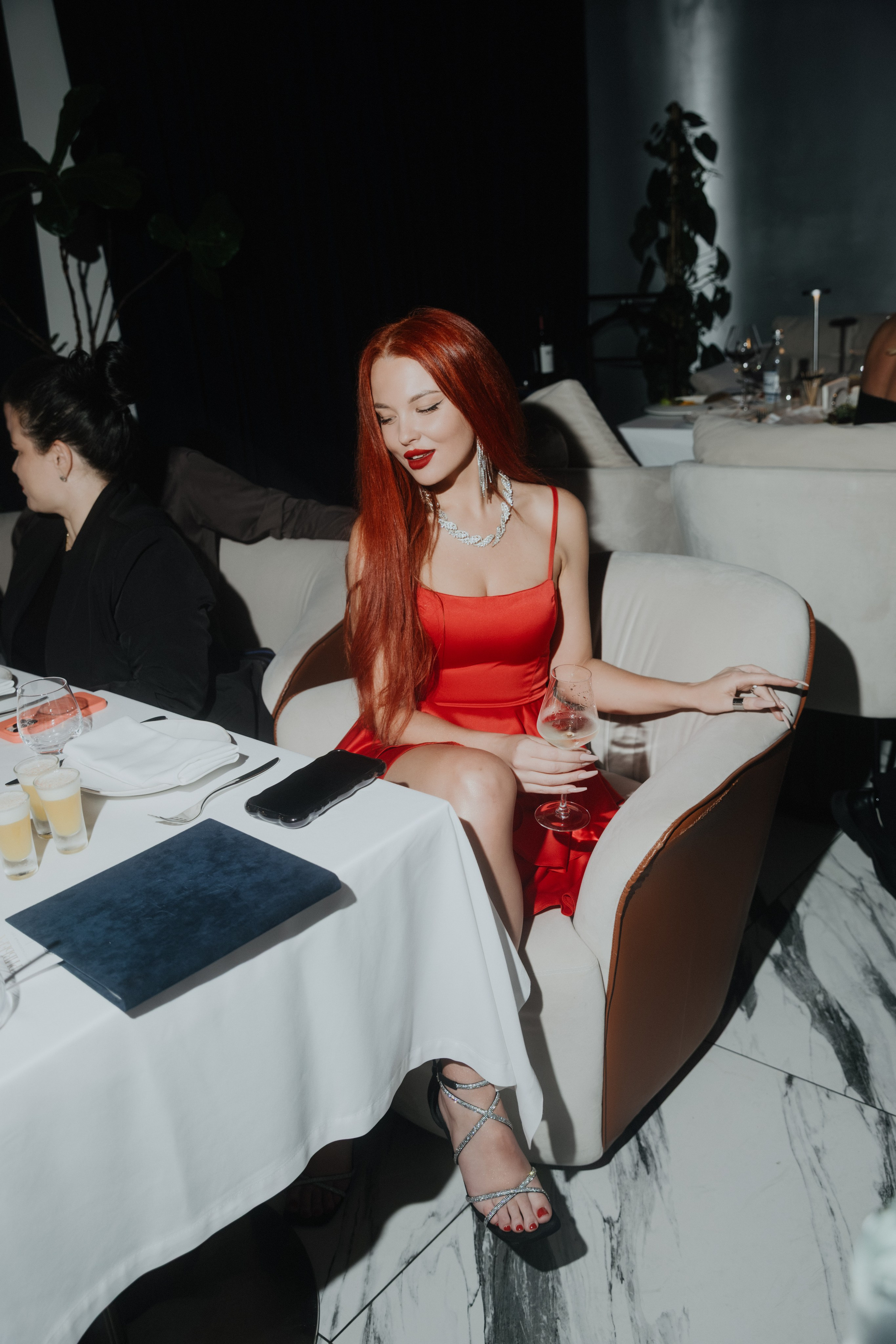 19 июня (пятница) премьера шоу-программы «Ривьера». BENUAR Restaurant