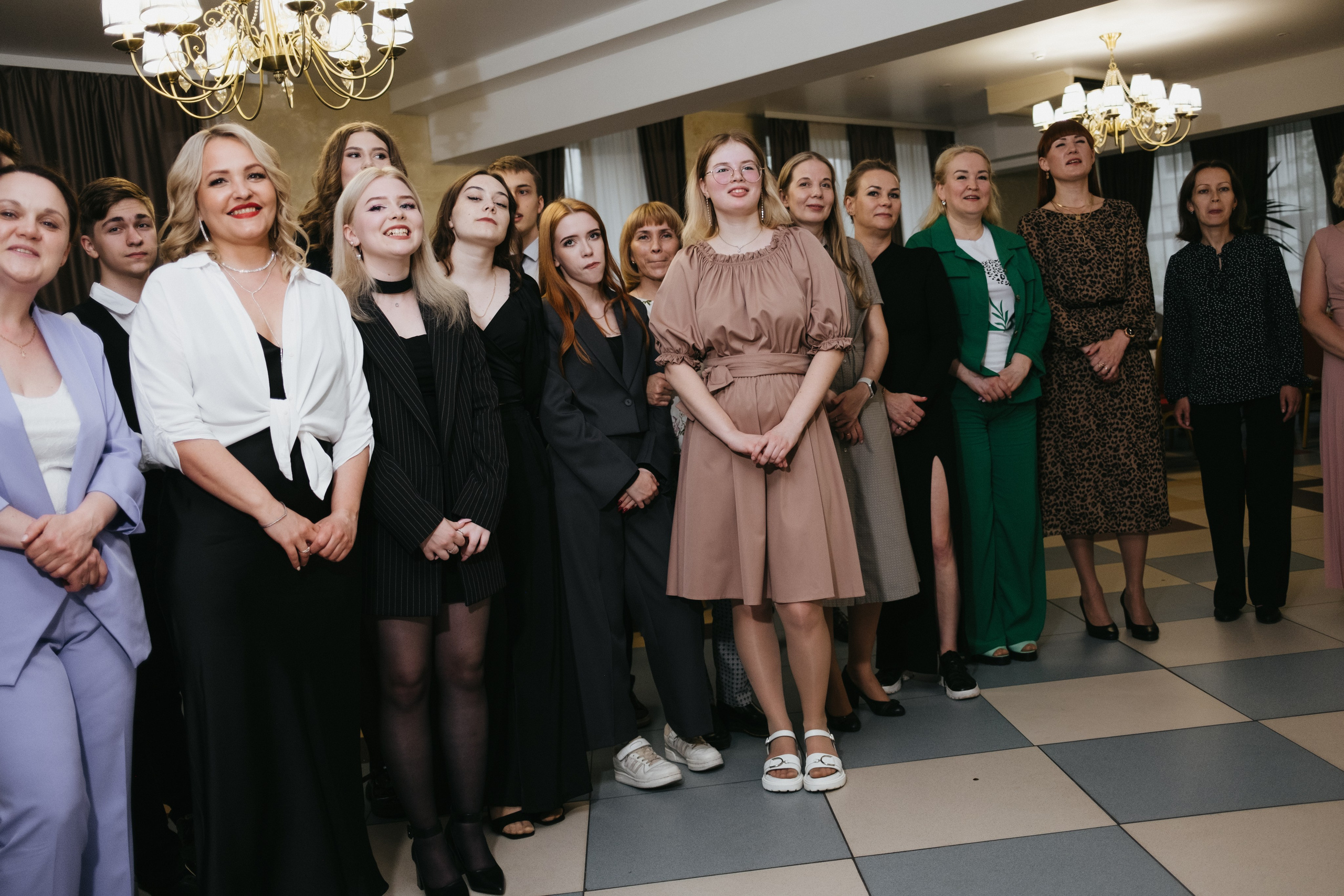 Выпускной 11 класс школы № 30. Свадебный и репортажной фотограф Денис Ожигин в Краснодаре и Краснодарском крае
