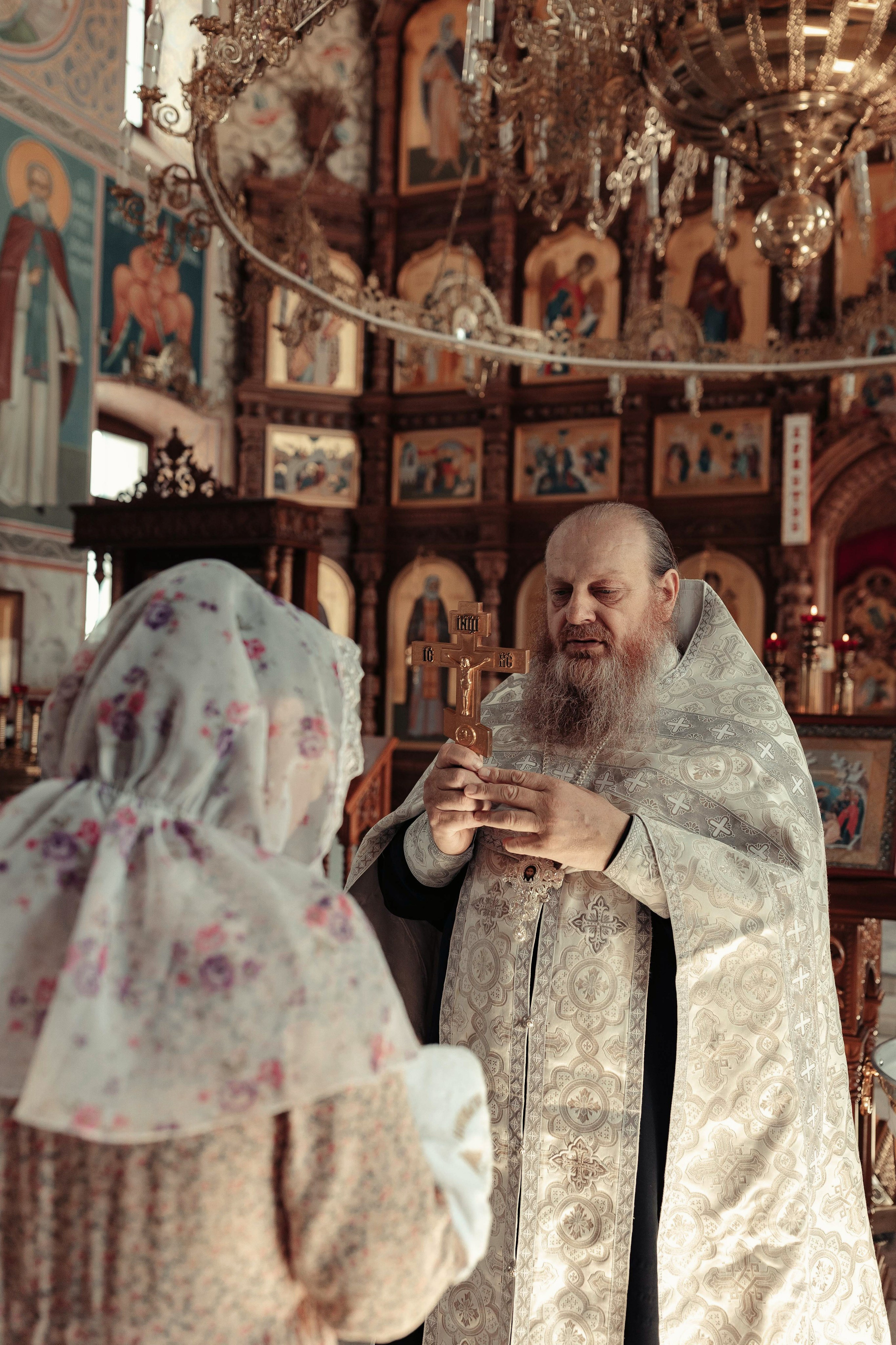 Фото съемка таинства крещения в храме Нижнего Новгорода. Алексей Шаров — свадебный и репортажный фотограф в Нижнем Новгороде
