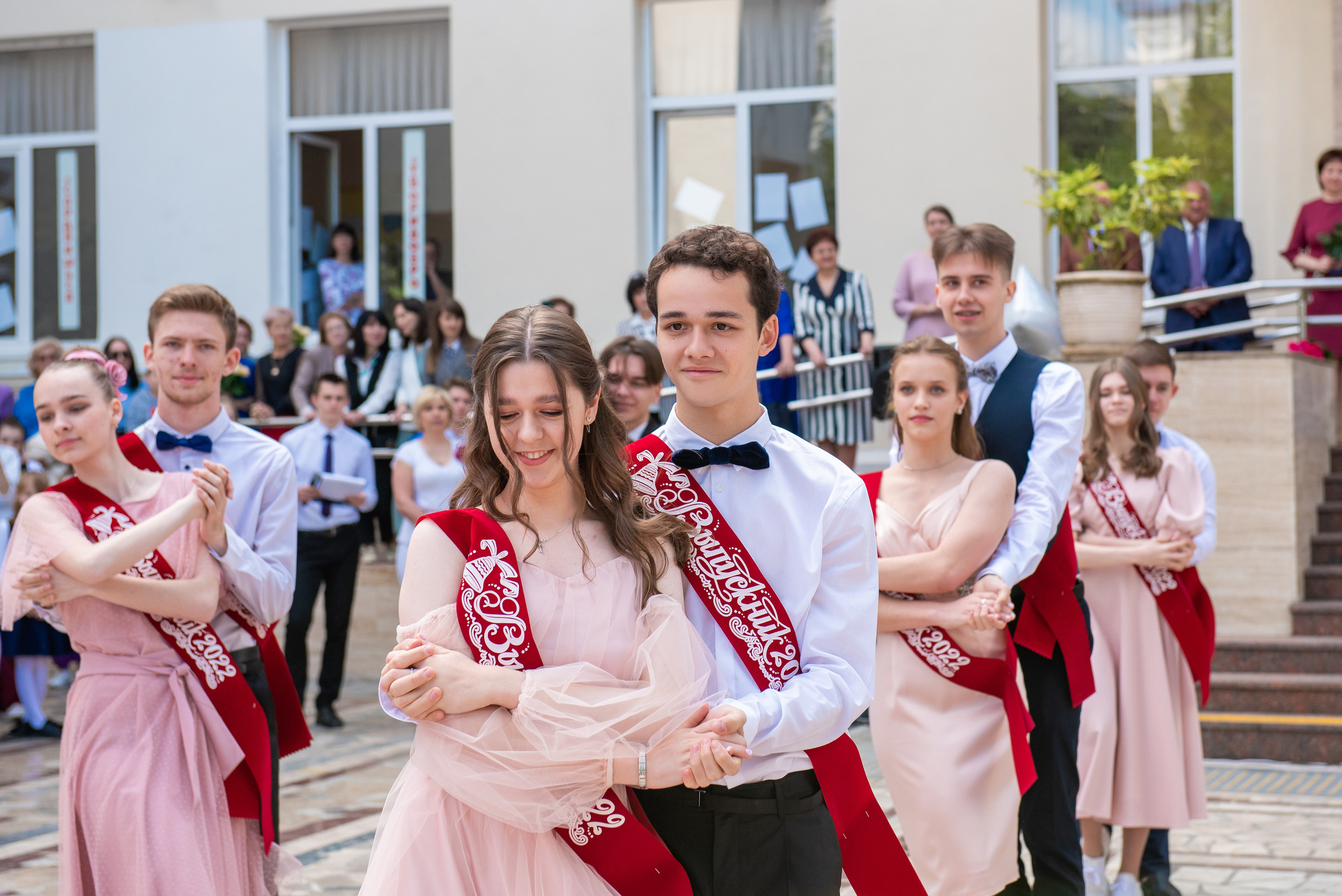 Последний звонок. Выпускные альбомы в Сочи Сюткина Наталья