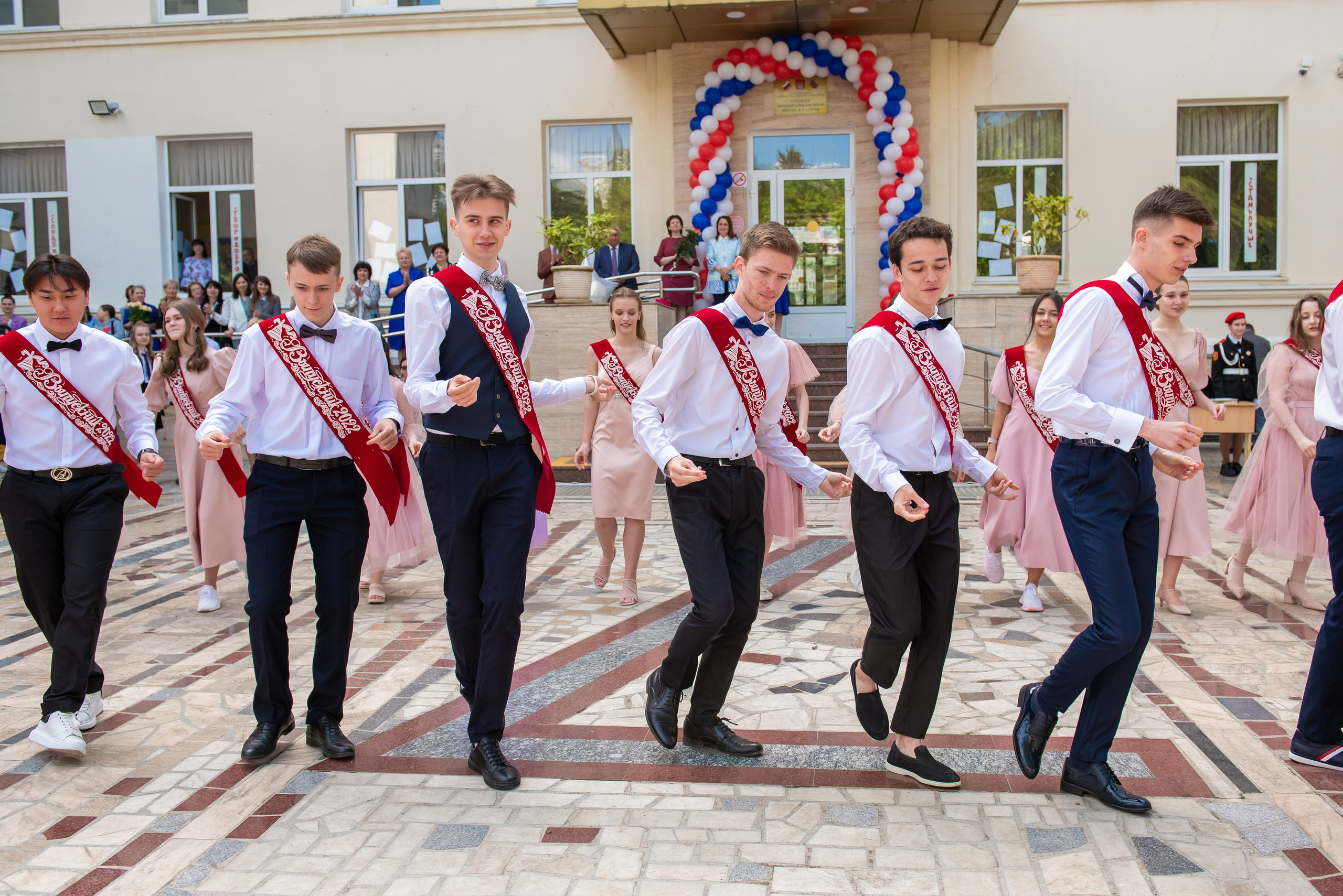 Последний звонок. Выпускные альбомы в Сочи Сюткина Наталья