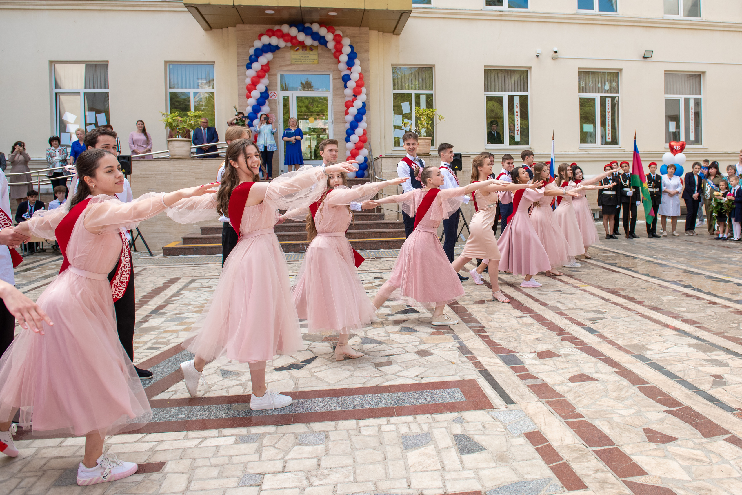 Последний звонок. Выпускные альбомы в Сочи Сюткина Наталья