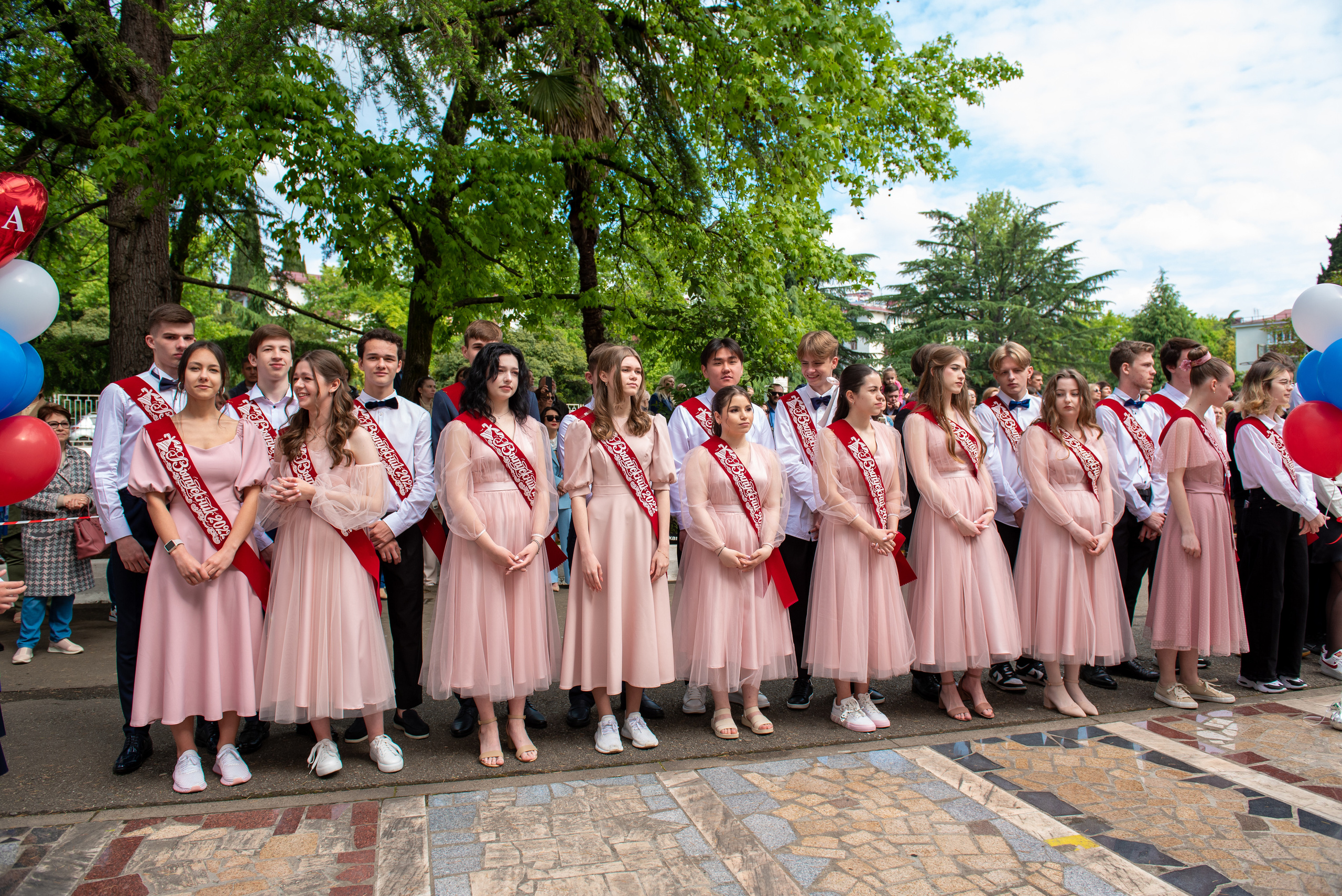 Последний звонок. Выпускные альбомы в Сочи Сюткина Наталья