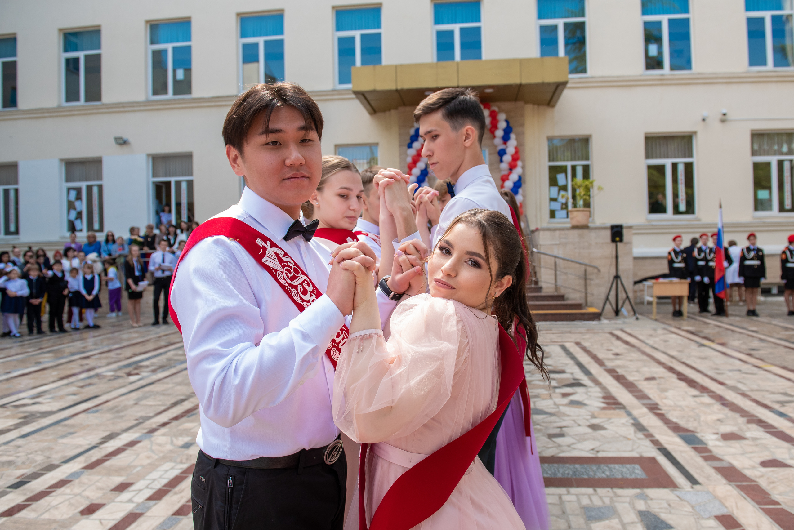 Последний звонок. Выпускные альбомы в Сочи Сюткина Наталья