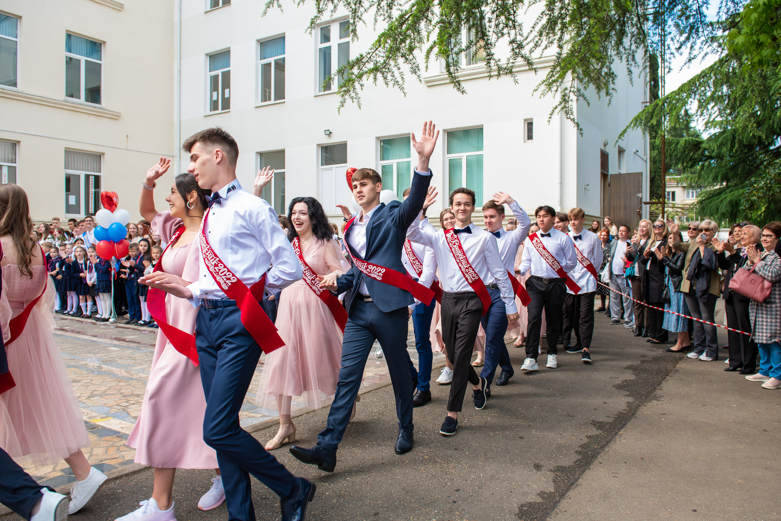 Последний звонок. Выпускные альбомы в Сочи Сюткина Наталья