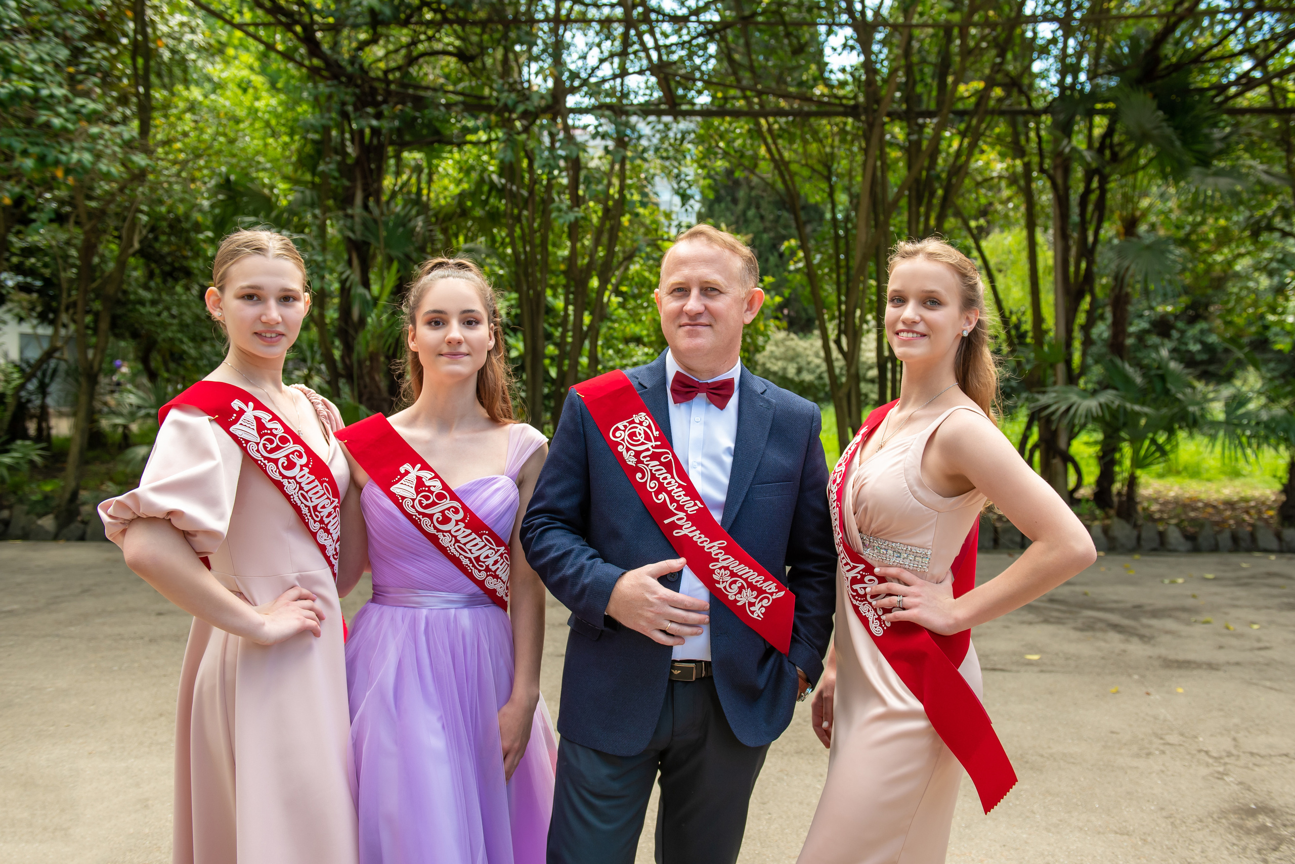 Последний звонок. Выпускные альбомы в Сочи Сюткина Наталья