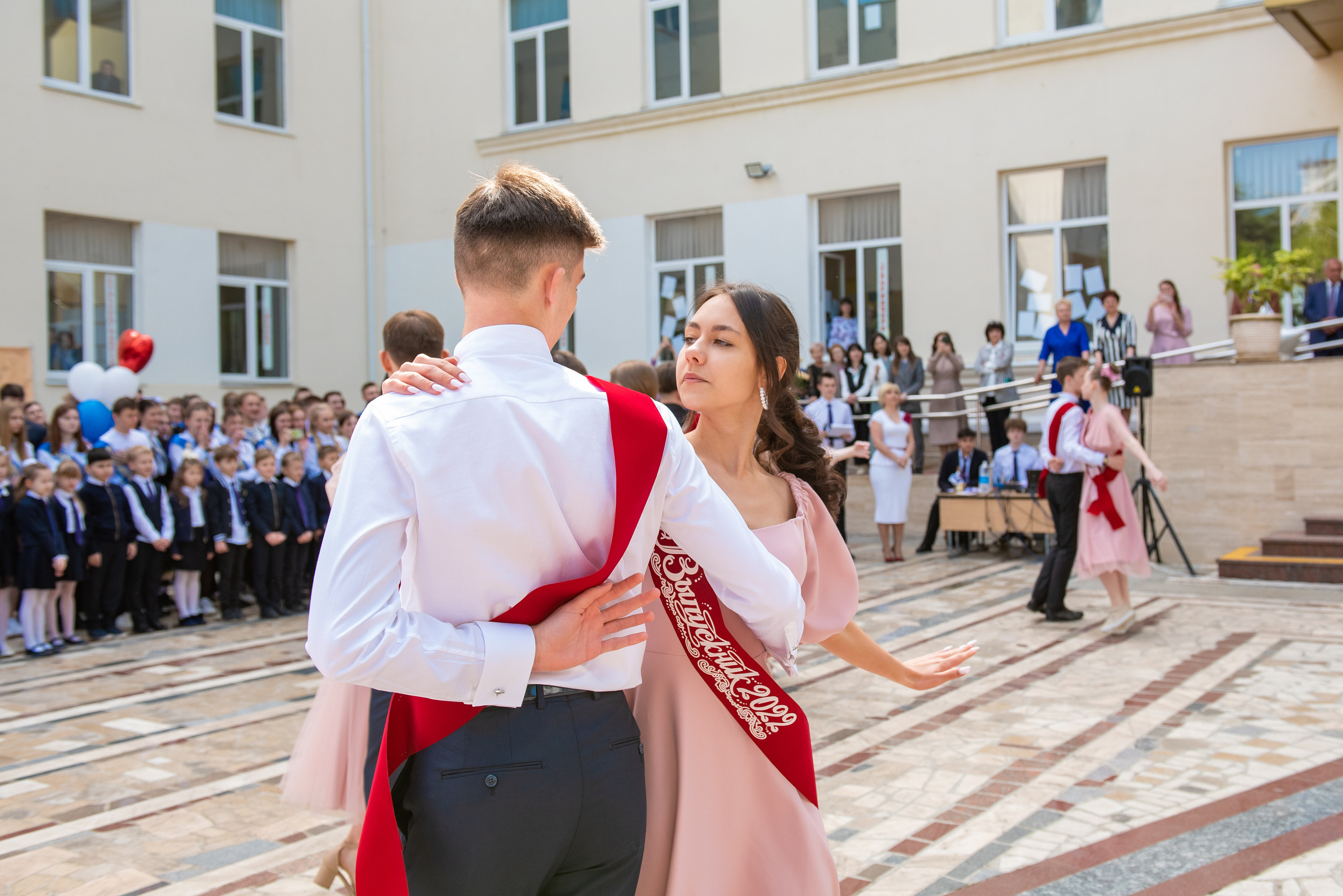 Последний звонок. Выпускные альбомы в Сочи Сюткина Наталья