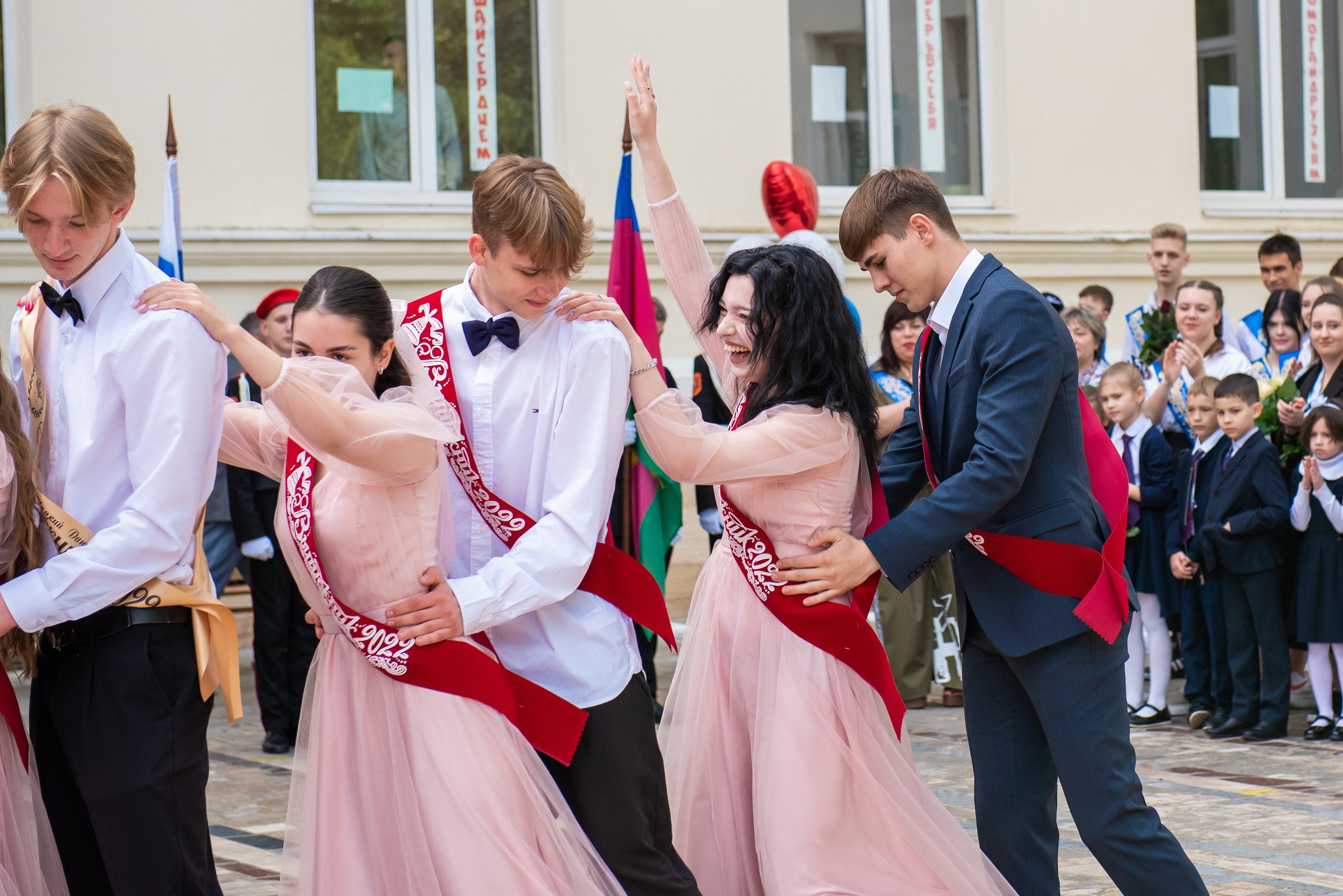 Последний звонок. Выпускные альбомы в Сочи Сюткина Наталья