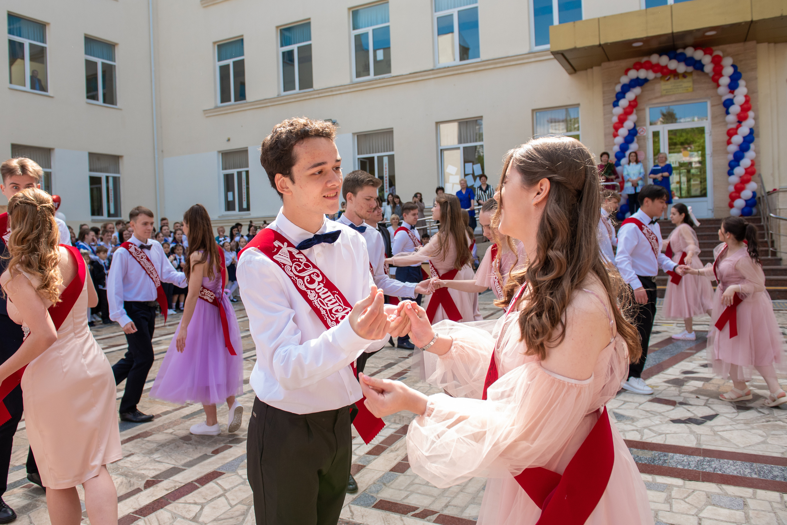 Последний звонок. Выпускные альбомы в Сочи Сюткина Наталья