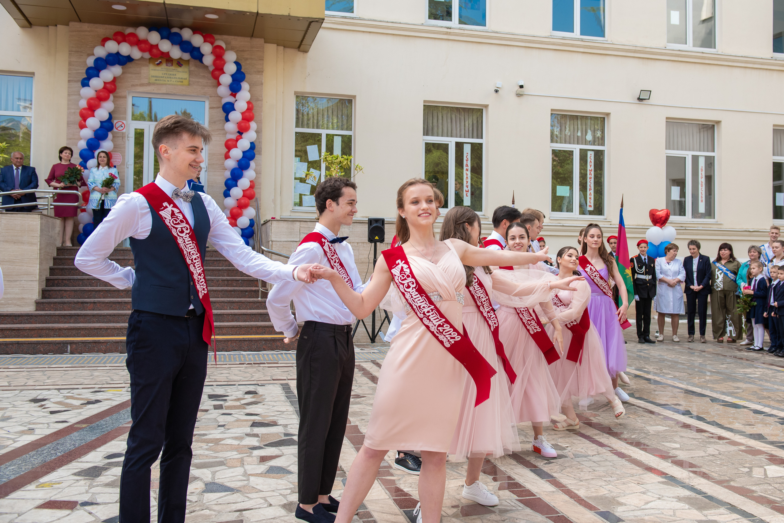 Последний звонок. Выпускные альбомы в Сочи Сюткина Наталья