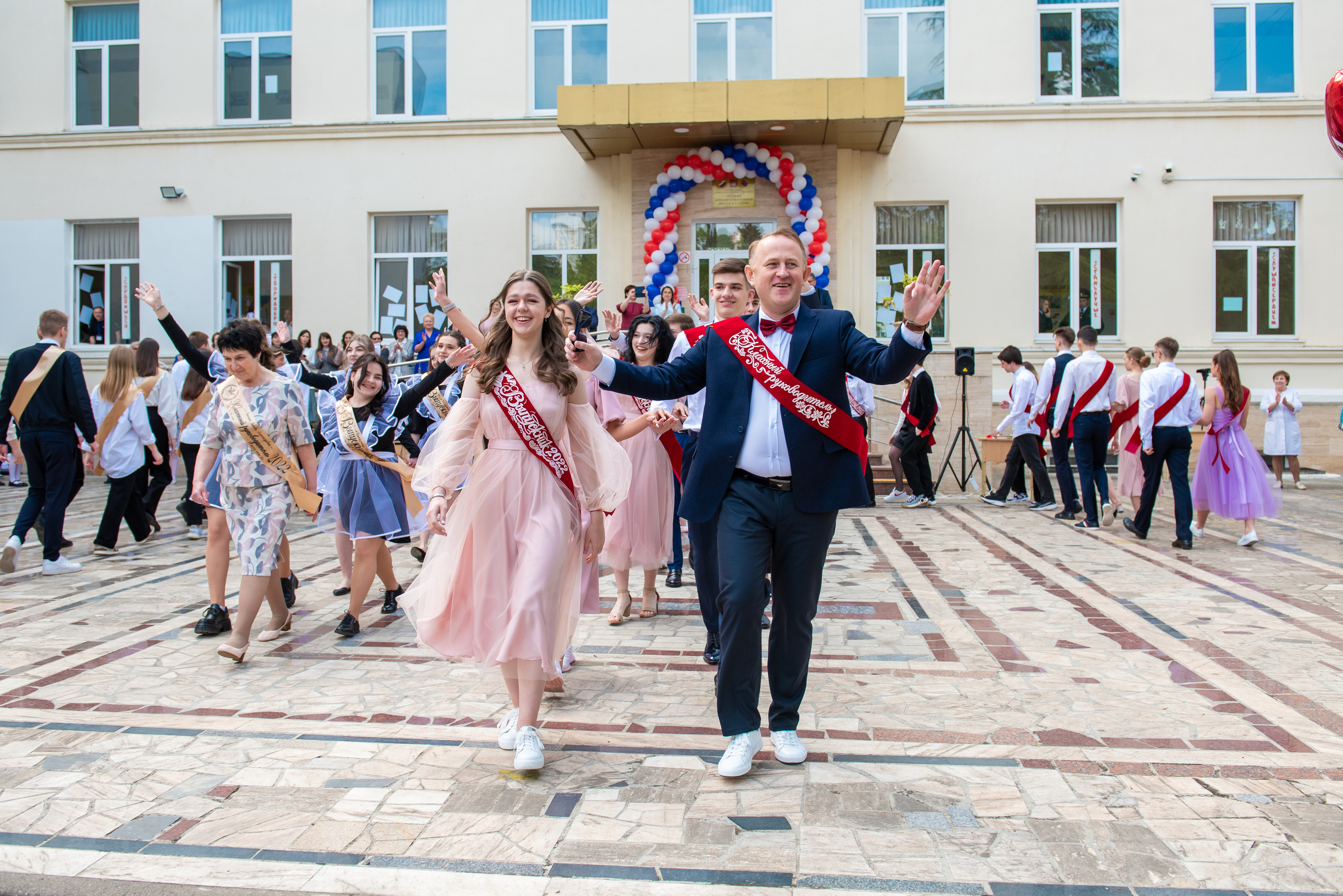 Последний звонок. Выпускные альбомы в Сочи Сюткина Наталья