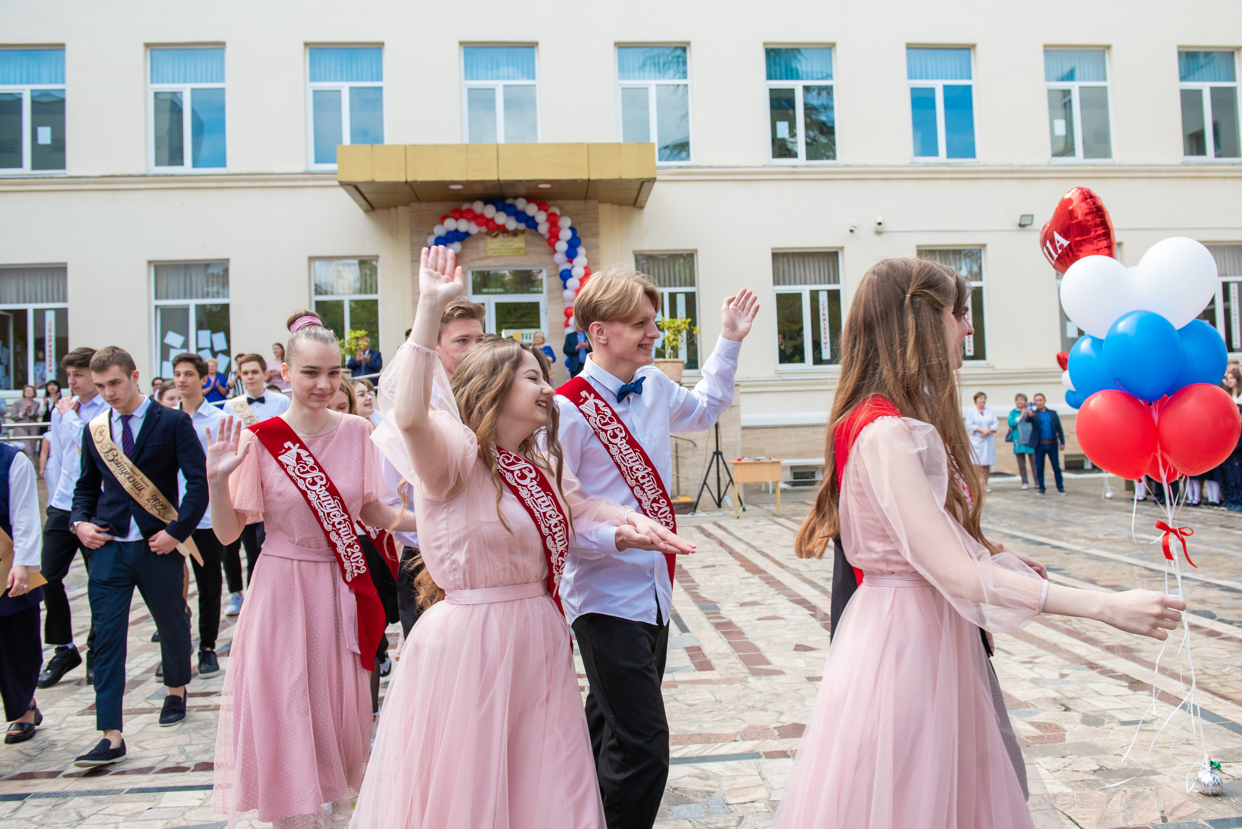 Последний звонок. Выпускные альбомы в Сочи Сюткина Наталья
