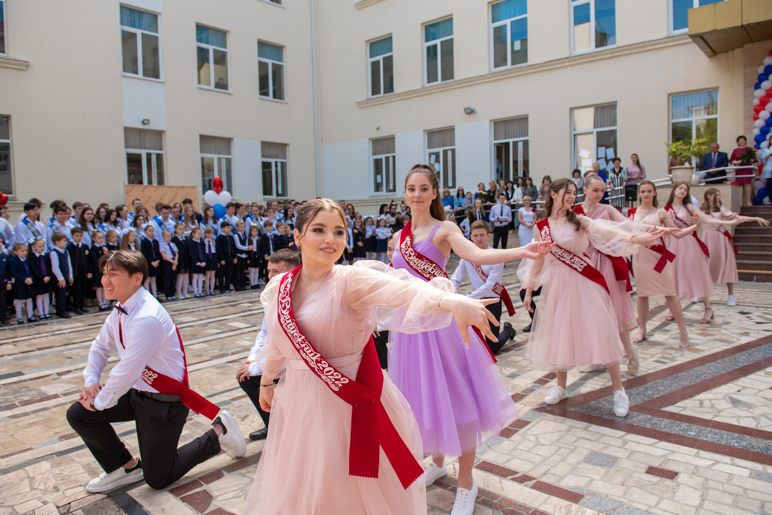 Последний звонок. Выпускные альбомы в Сочи Сюткина Наталья