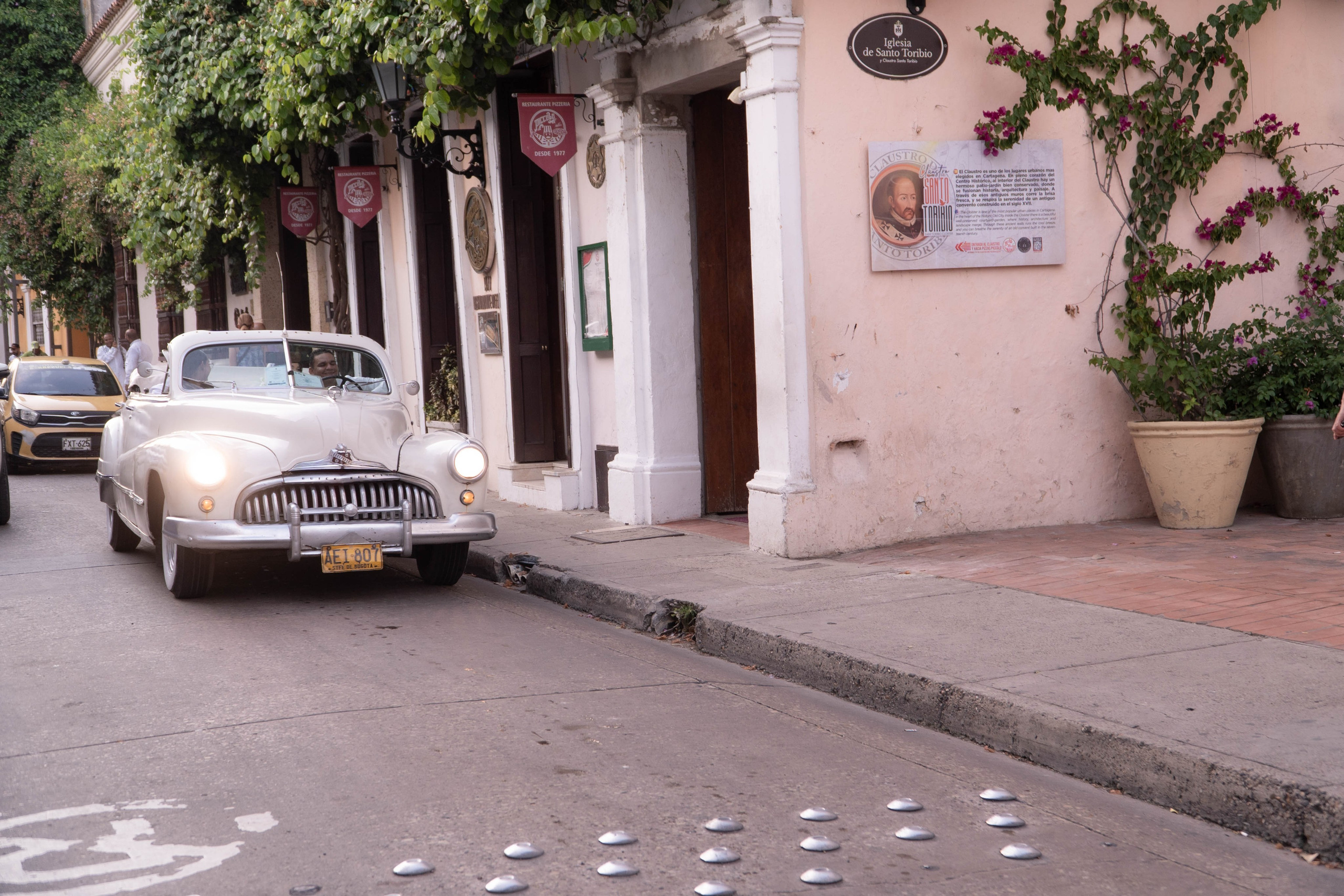 Catalina and Romain. Wedding Photographer in Barcelona and Medellin
