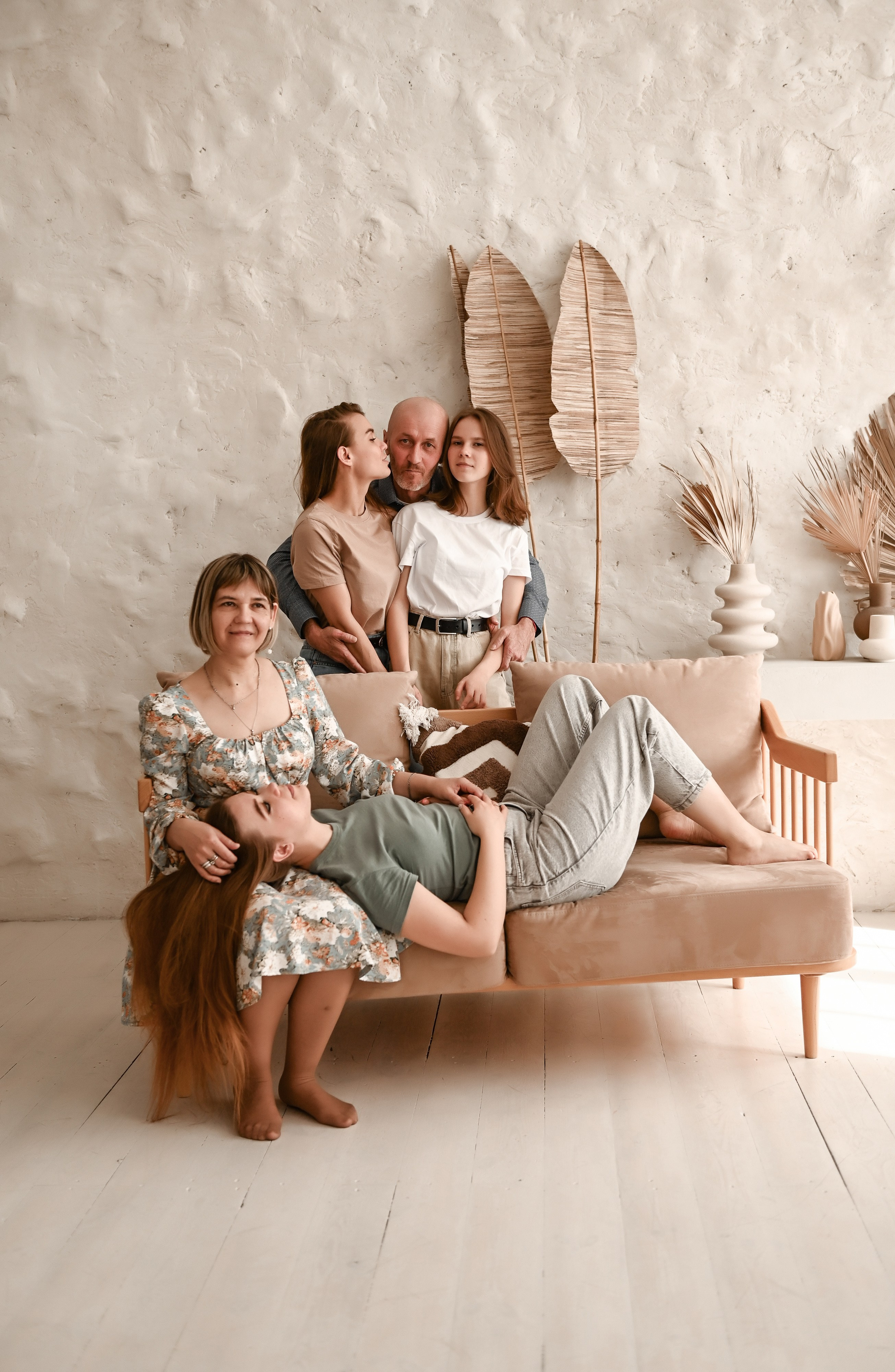 Семейная студийная  фотосессия 2. Свадебный, семейный, детский, контент фотограф в Омске Максим Ильин