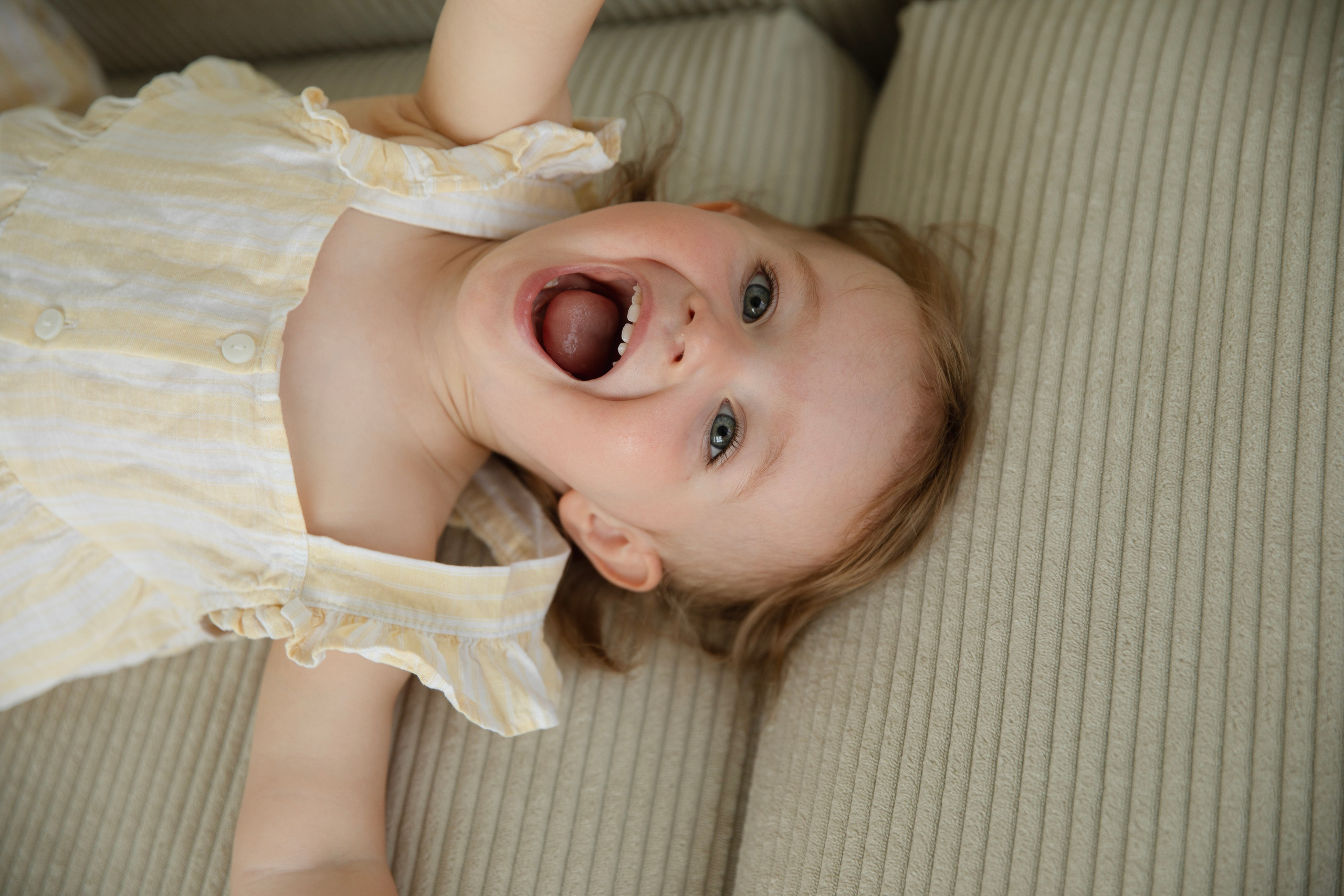 Домашняя съемка красивой семьи в солнечной квартире. Фотограф новорожденных, детский фотограф  Москва.Семейная съемка Москва. Семенова Анна