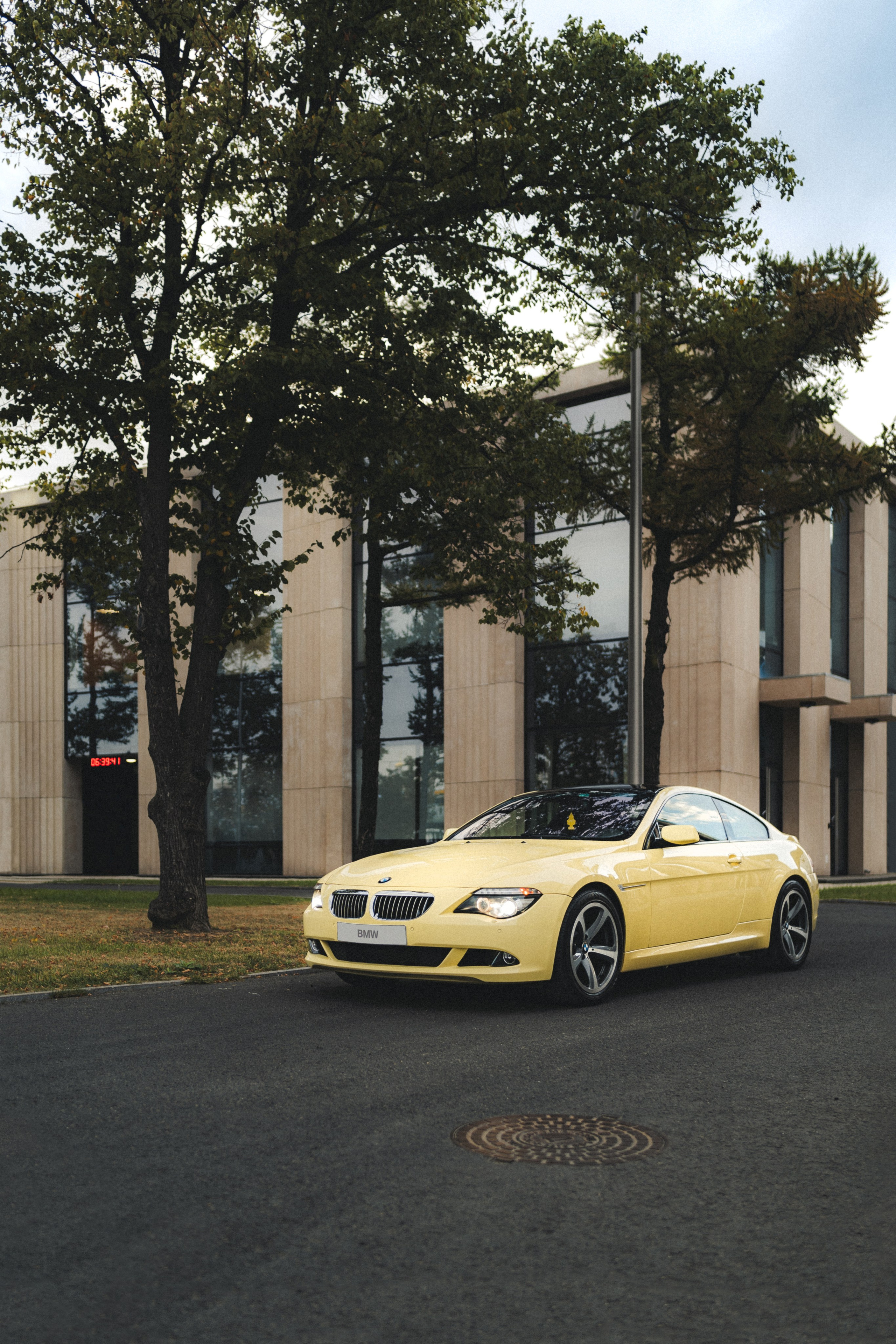 BMW 650i (Dakar Yellow). Фотограф Илья К. в Москве