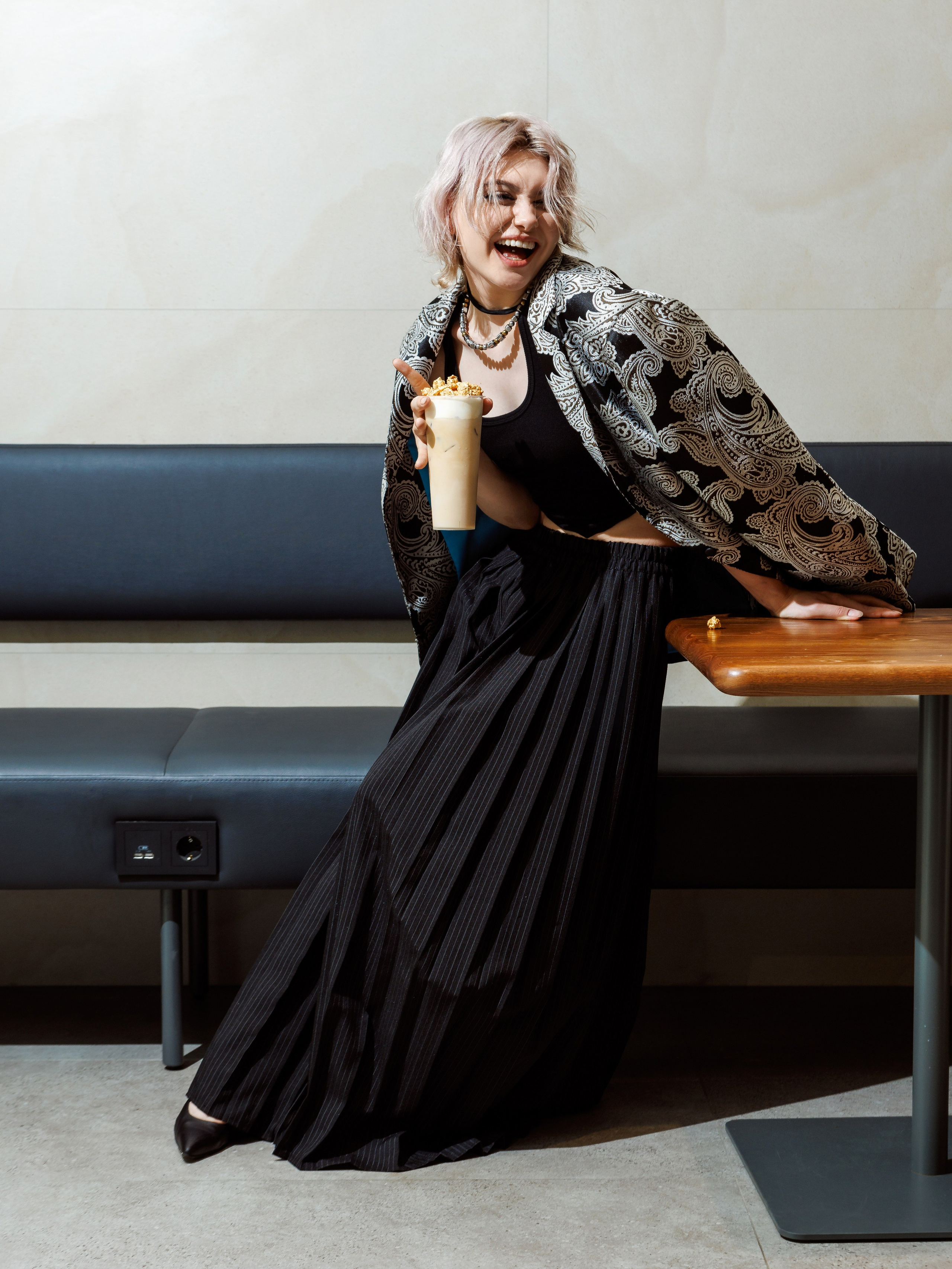 TONY CLOU. Съёмка в кофейне. Фотограф Виталий Хайлов, Екатеринбург