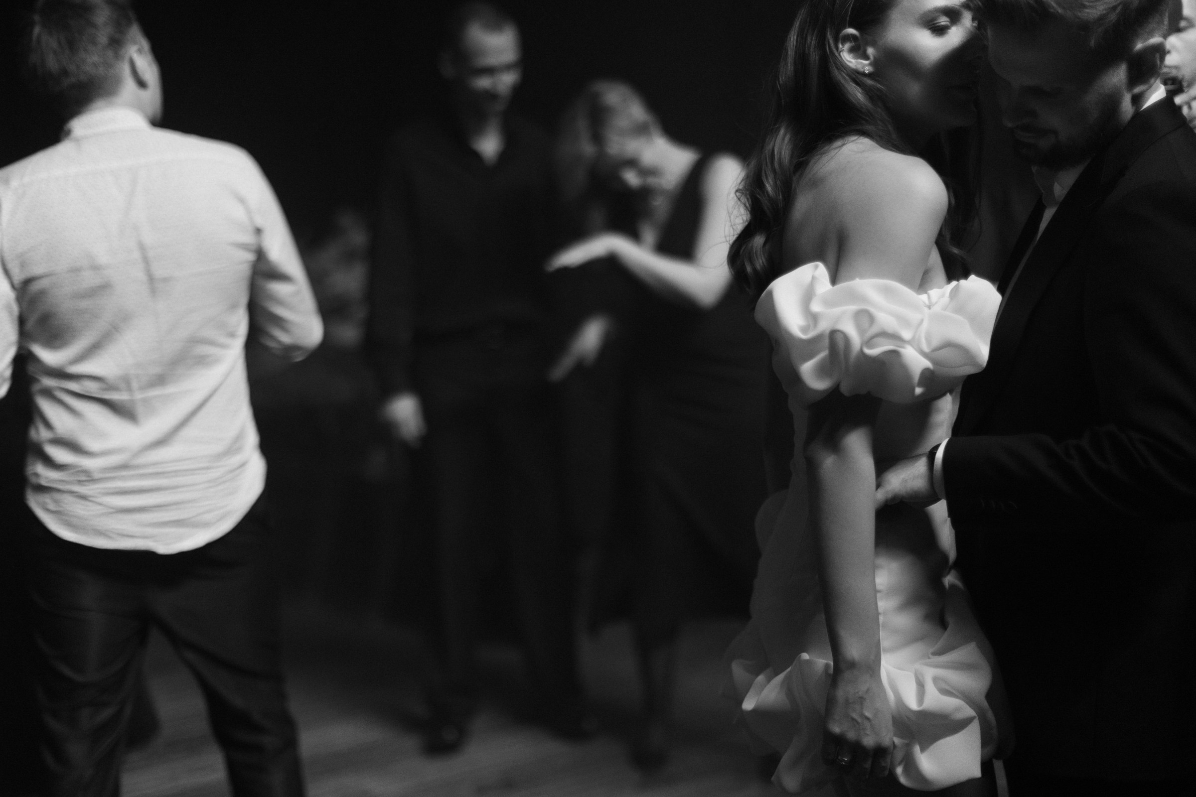 Собираемся на свадьбу вместе с фотосессией для двоих на утренние сборы. Свадебный, репортажный и портретный фотограф Сочи, Краснодар. Александра Зайцева